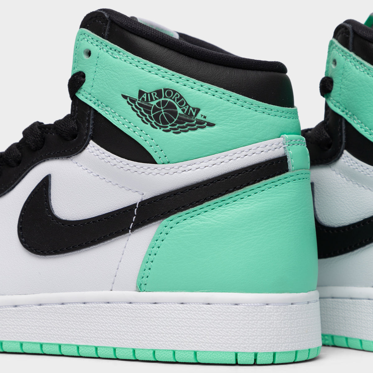 Black green and white jordans deals