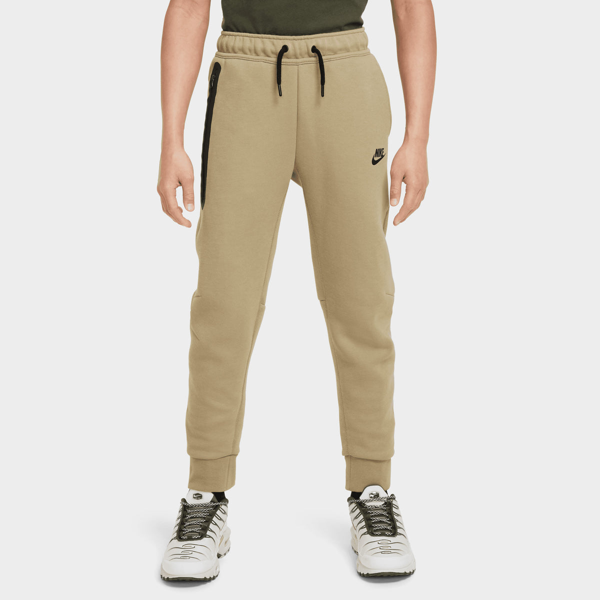 Nike slim fit joggers junior store