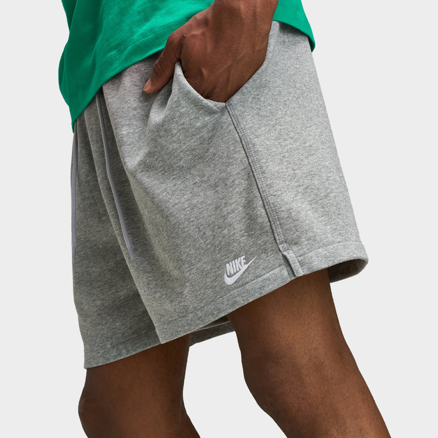 Nike Club French Terry Flow Short Dark Gris Heather / Lt Smoke Gris - Blanc
