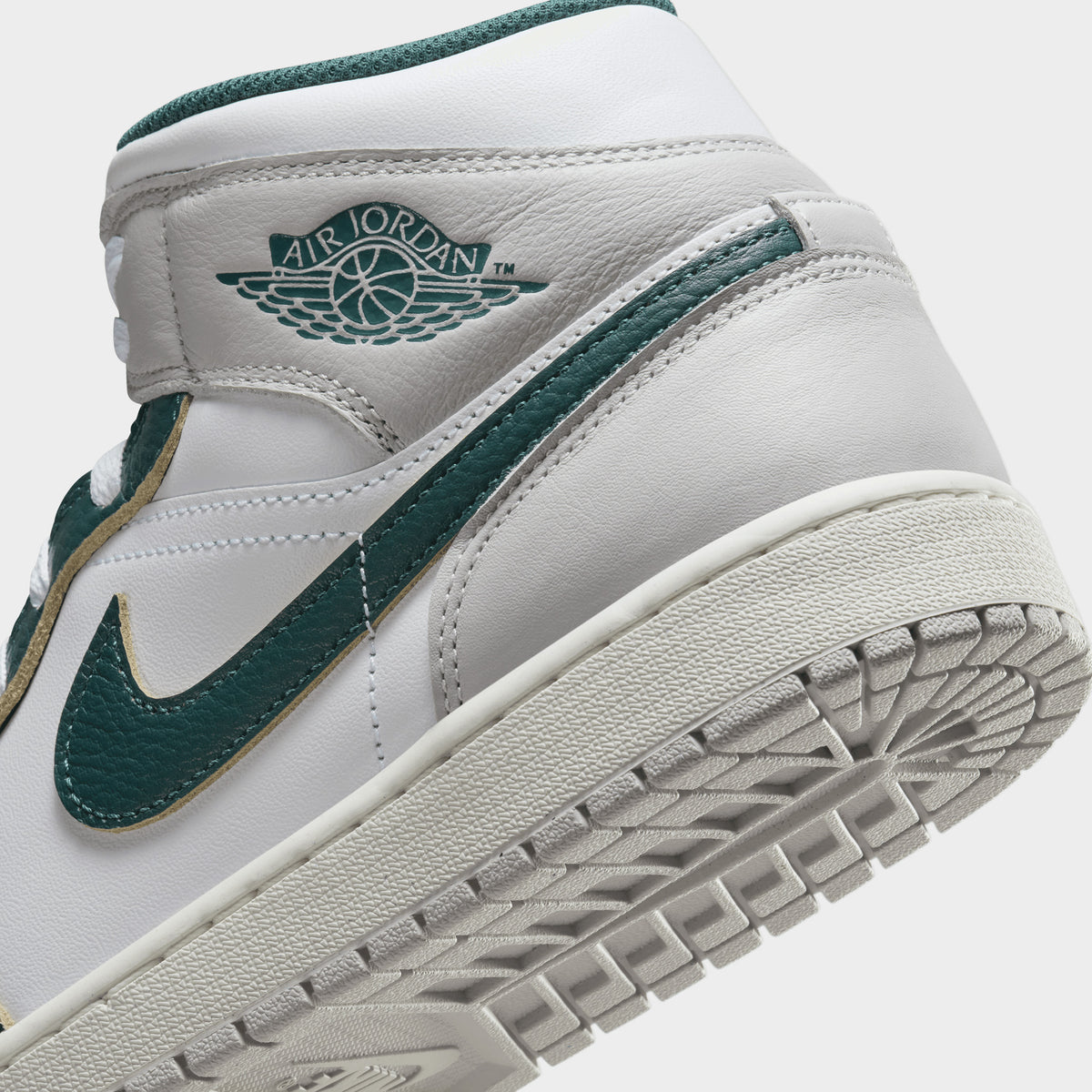 Air jordan 1 mid green and white shop
