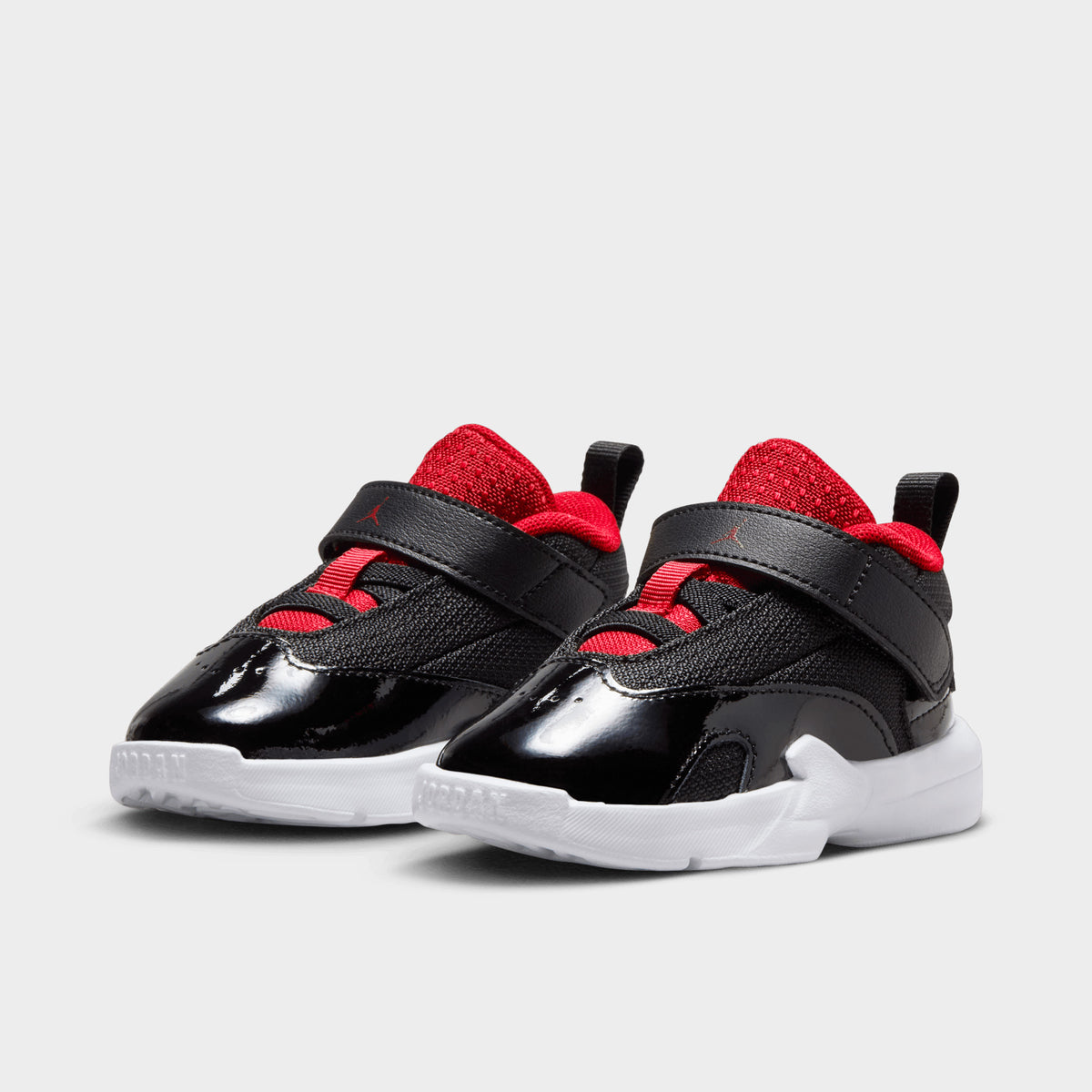 jordan max aura junior red and black