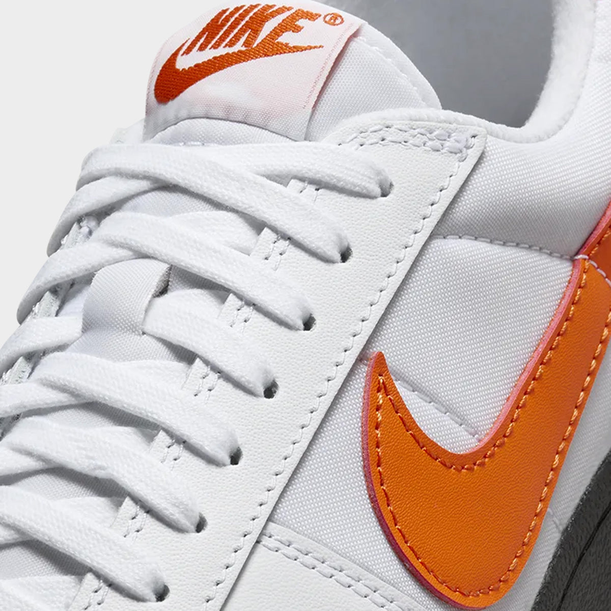 Nike blazer low sneaker white/ fuel orange online