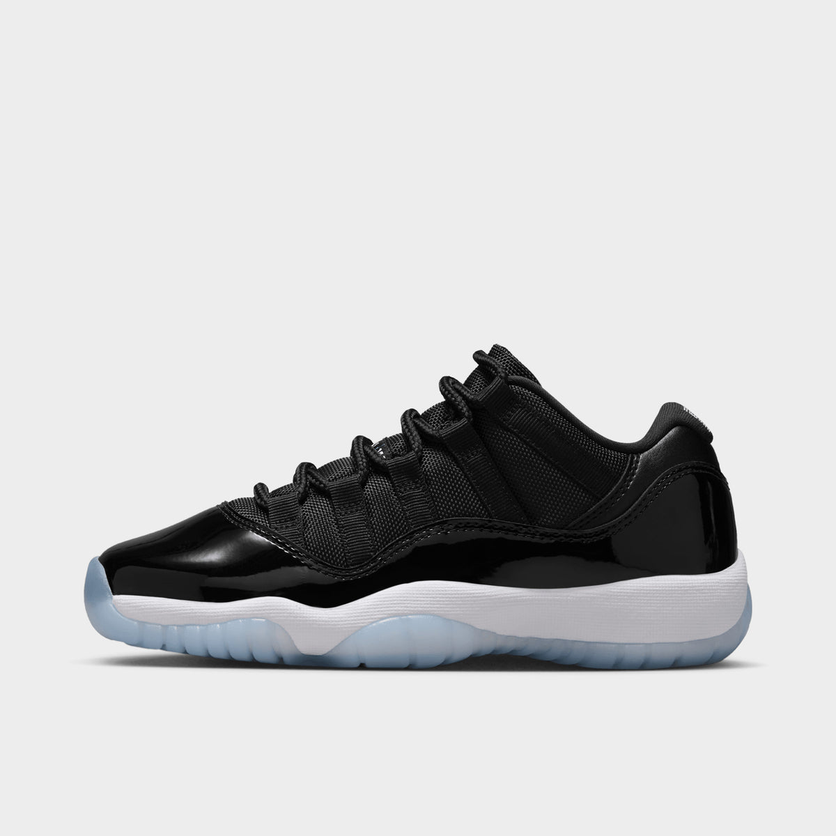 Black low jordan 11 deals