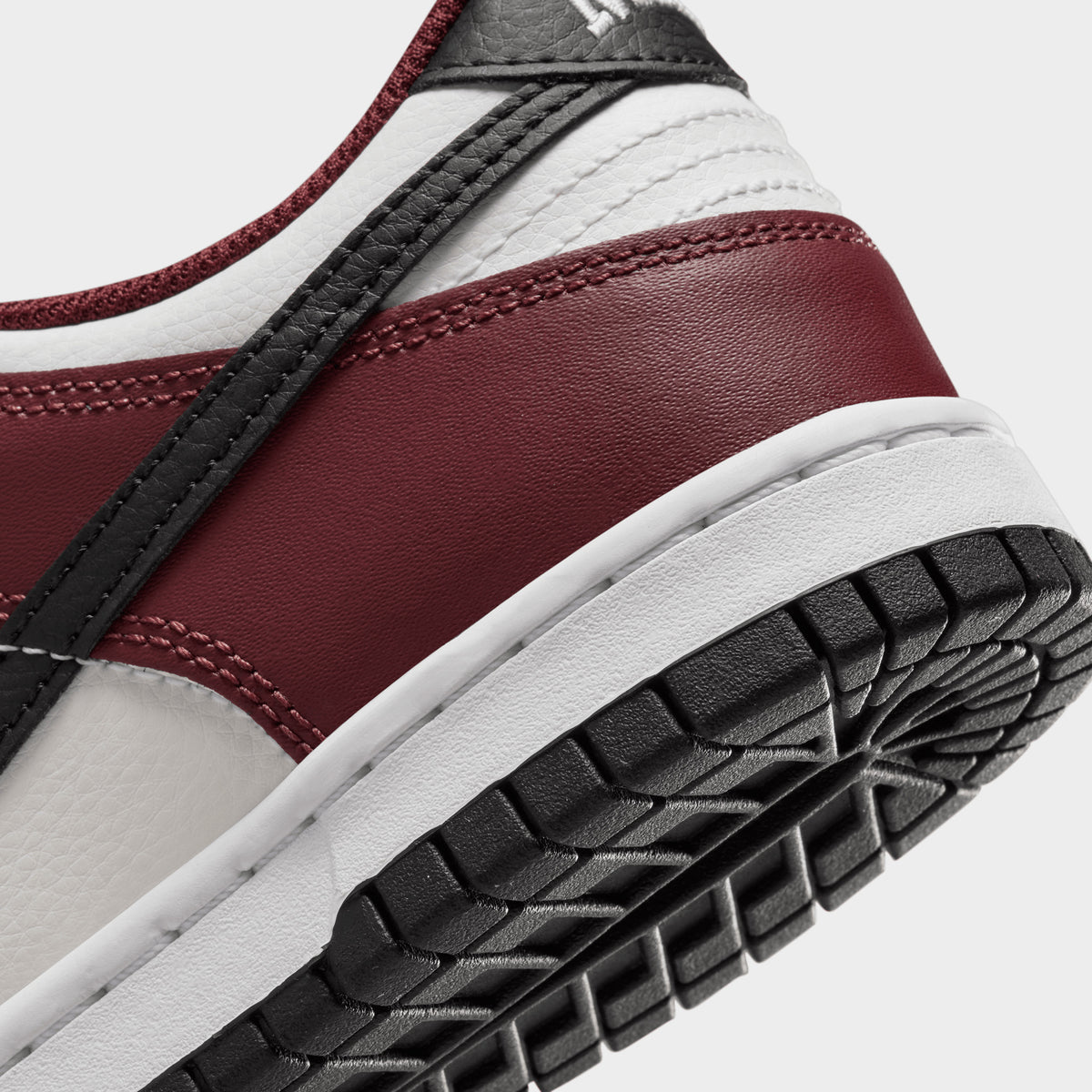 Nike dunk red white discount