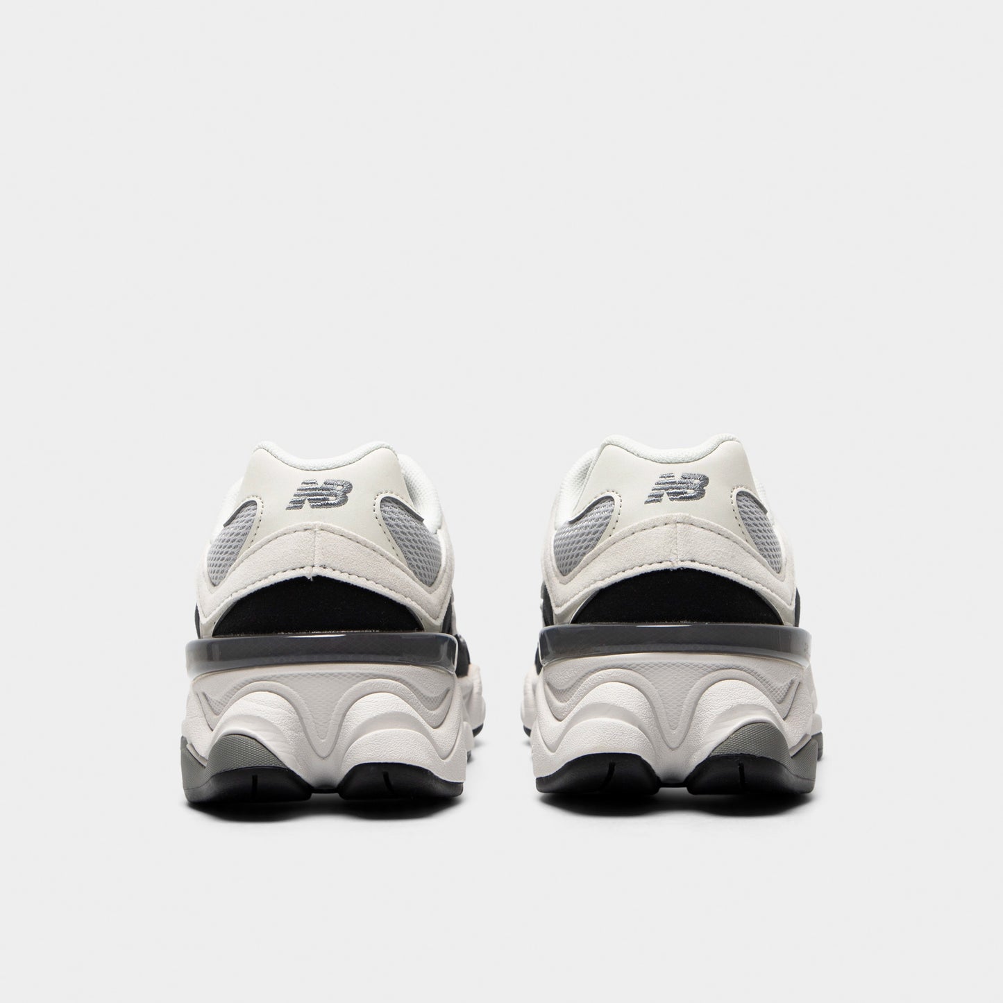 New Balance Juniors' 9060 Black / Reflection