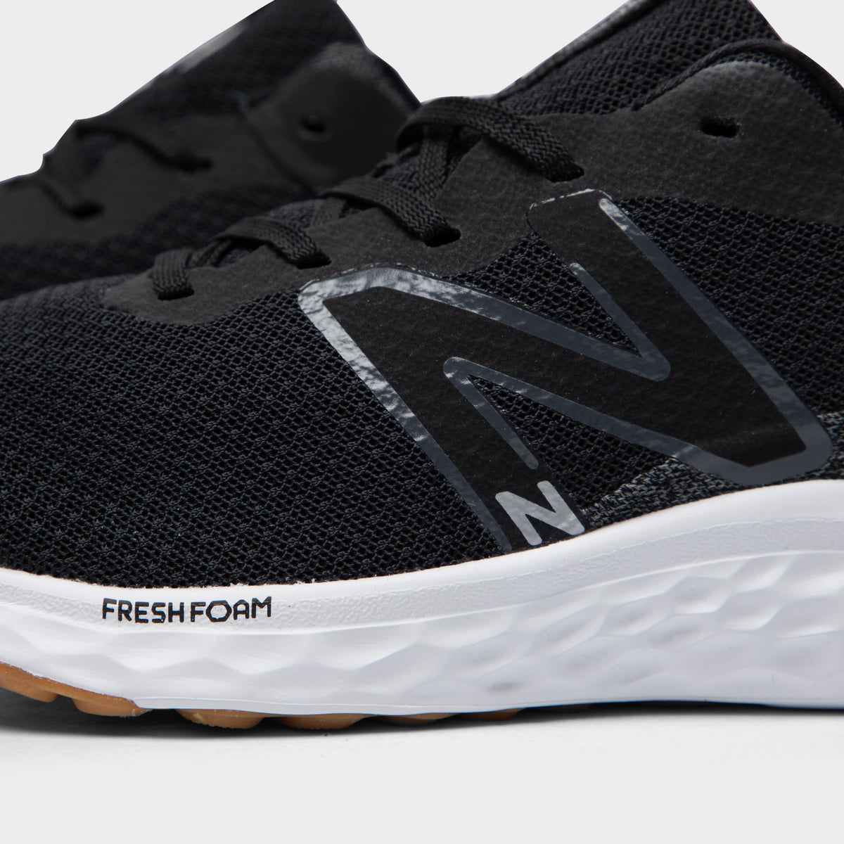 New balance deals fresh foam black/white
