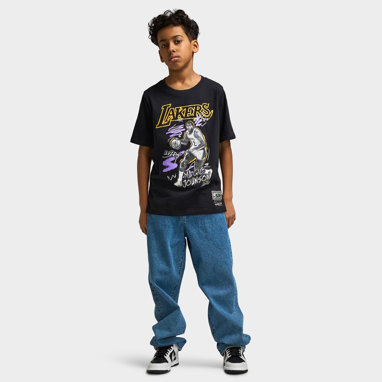 Mitchell & Ness Juniors' Chalk Magic Johnson Graphic T-Shirt / Black