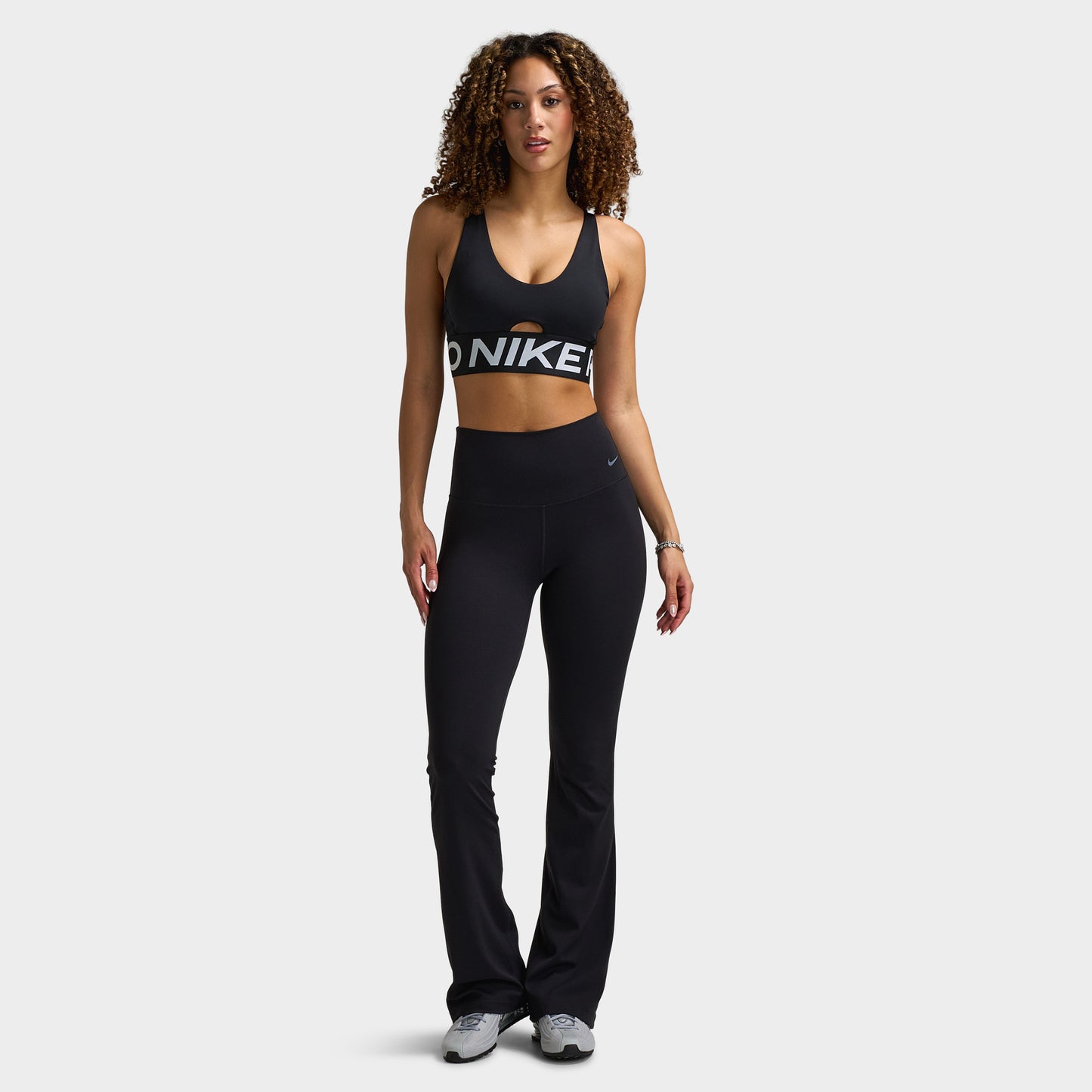 Nike Pro Femmes Indy Soutien-gorge plongeant Bold / Noir