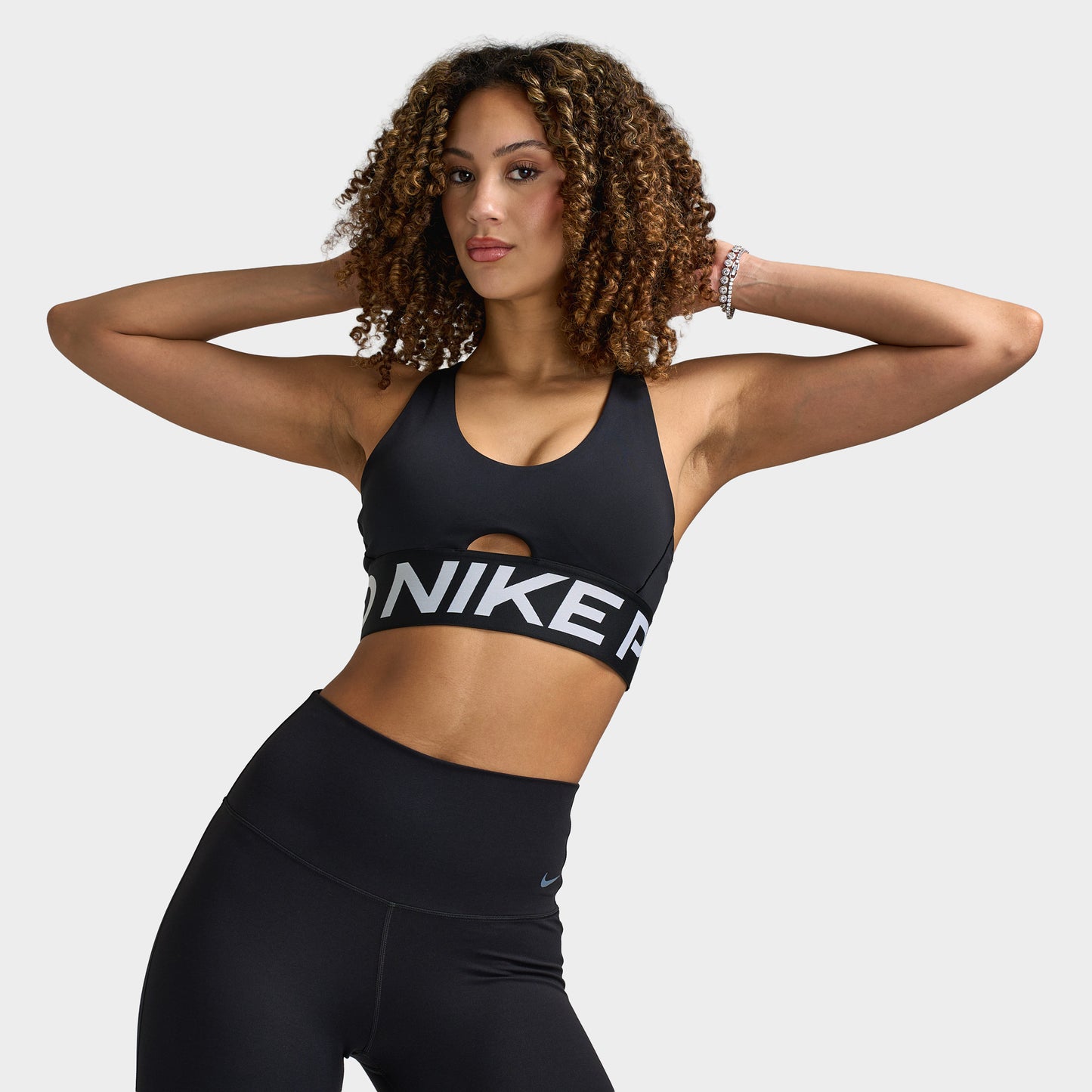 Nike Pro Femmes Indy Soutien-gorge plongeant Bold / Noir