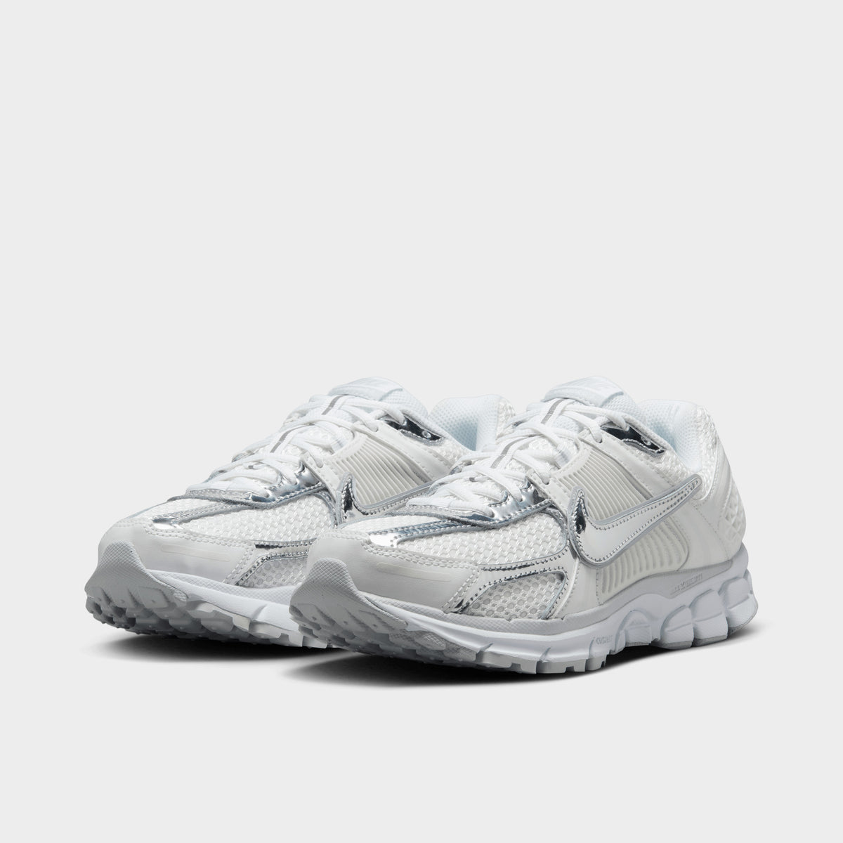靴 Nike Women's Zoom Vomero 5 Summit White Nike Women's Zoom Vomero 5 White / Metallic Silver - Summit