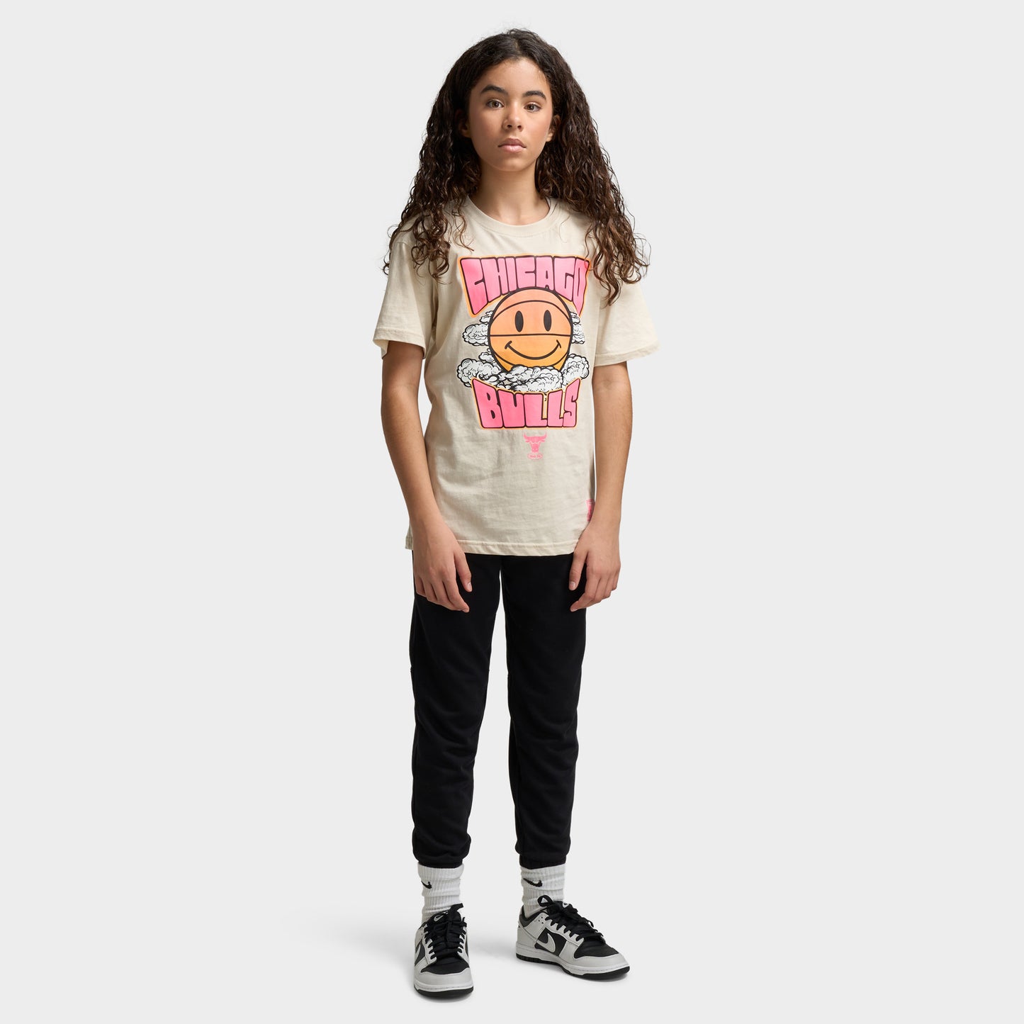 Mitchell & Ness Juniors' NBA Team Emoji T-Shirt Chicago Bulls / Cream