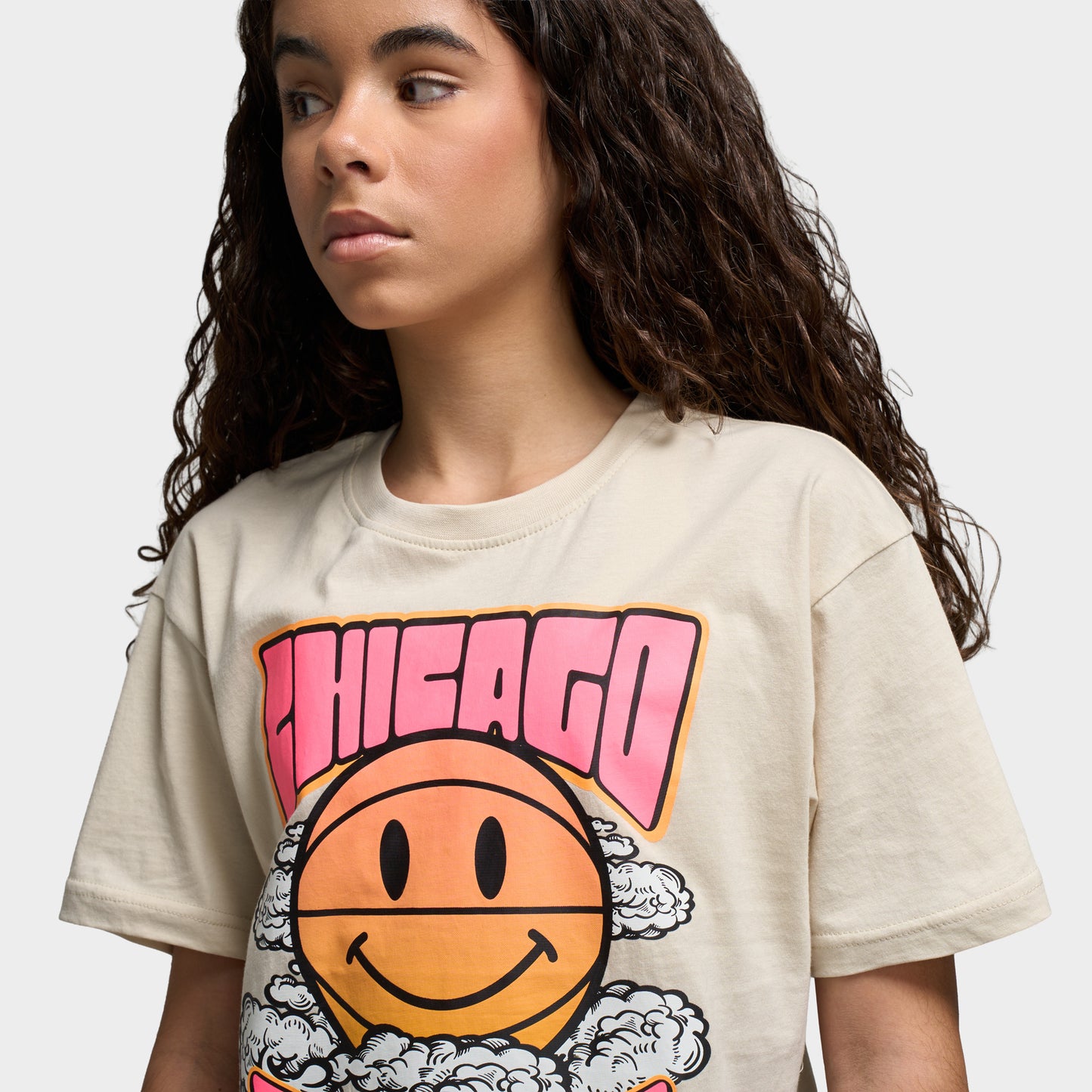 Mitchell & Ness Juniors' NBA Team Emoji T-Shirt Chicago Bulls / Cream