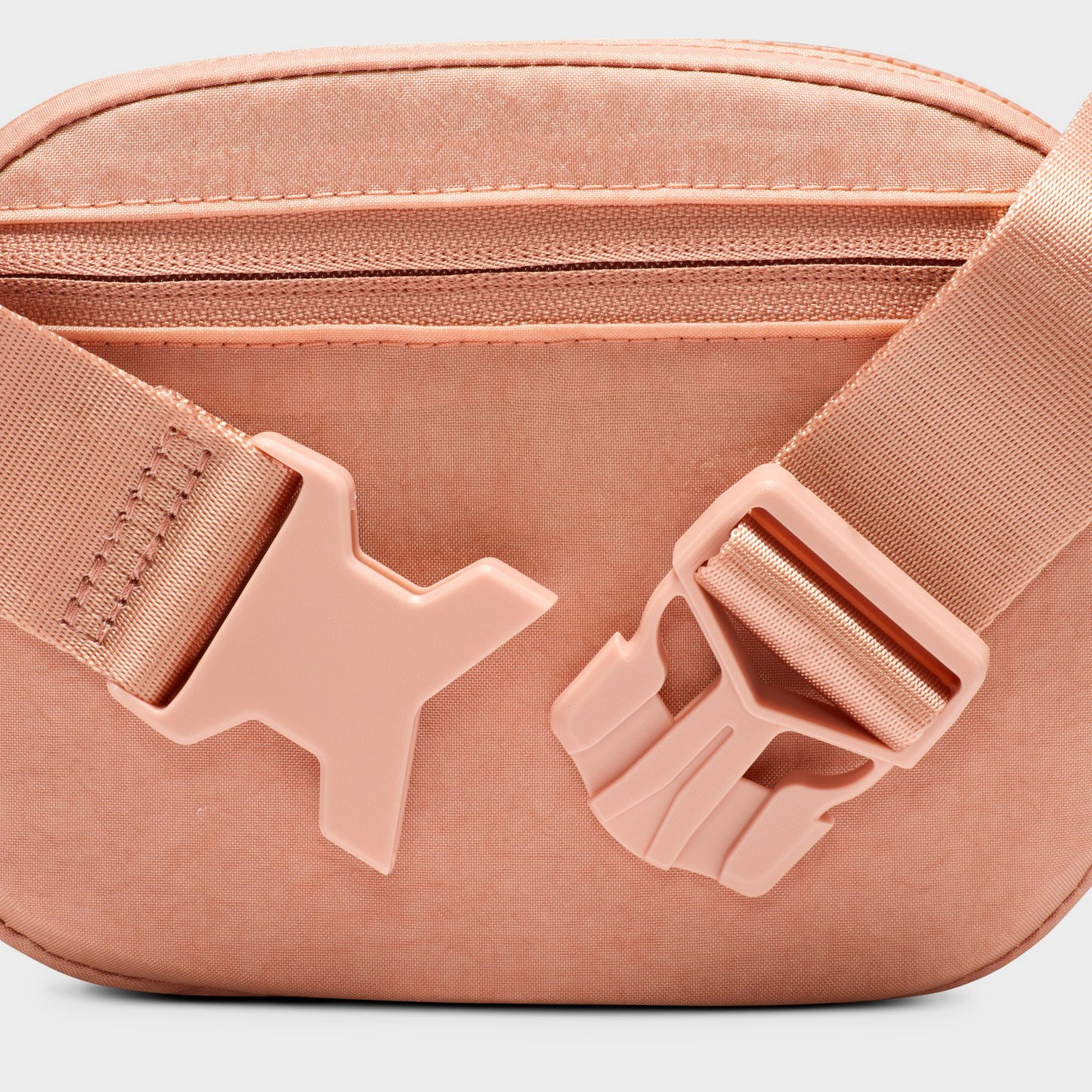 Nike Women's Aura Crossbody Bag (2L) / Gold