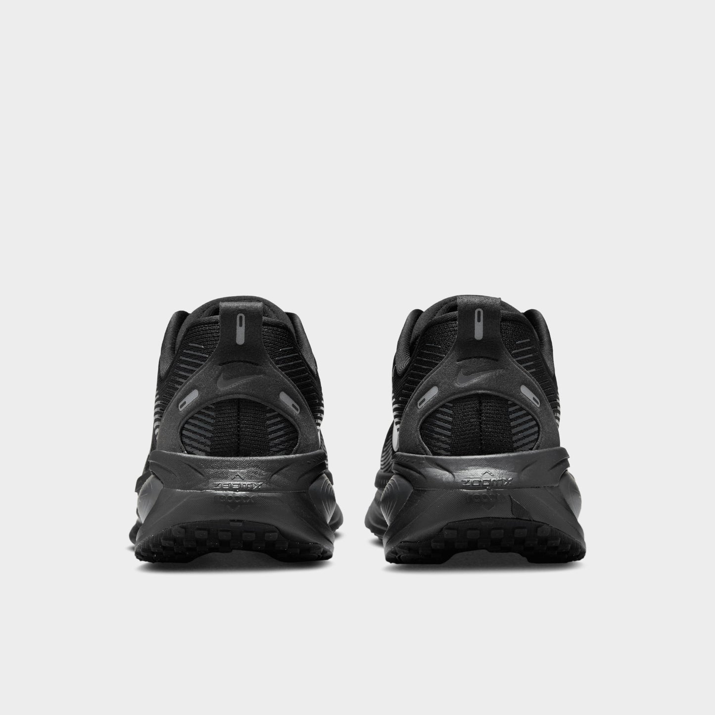 Nike Vomero 18 Black / Black - Dark Smoke Grey
