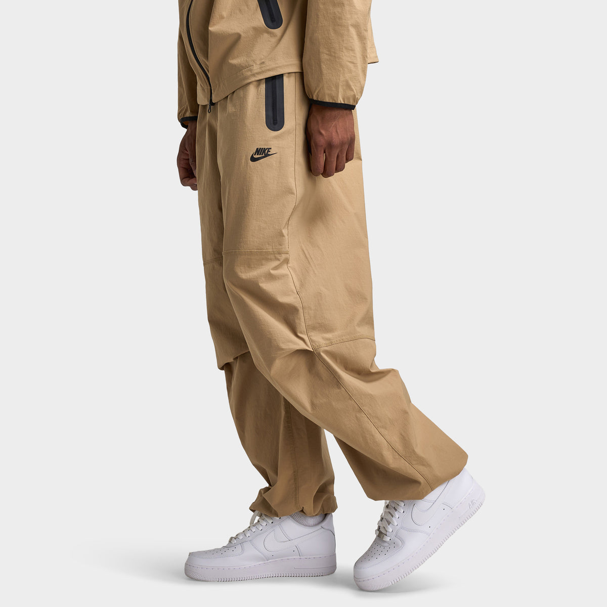 ★★Nike★★ Tech Woven Open Hem Pants M Parachute Beige Bla Shop Nike Tech Woven Pants HM8241-297 beige | SNIPES USA