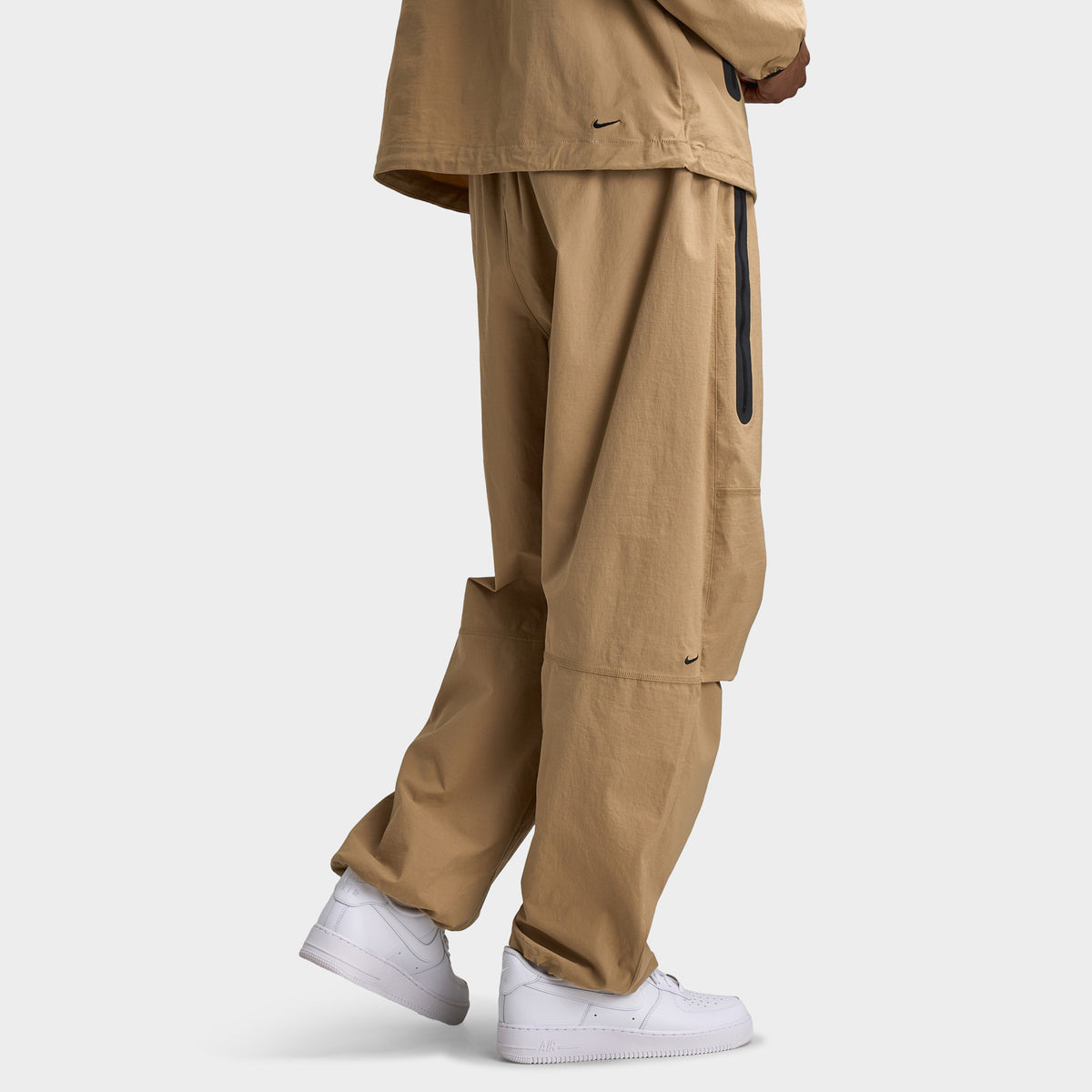 ★★Nike★★ Club Oversized Woven Track Pants M Light KhakiS Nike Club Woven Track Pants OS - Men's | Kingsway Mall