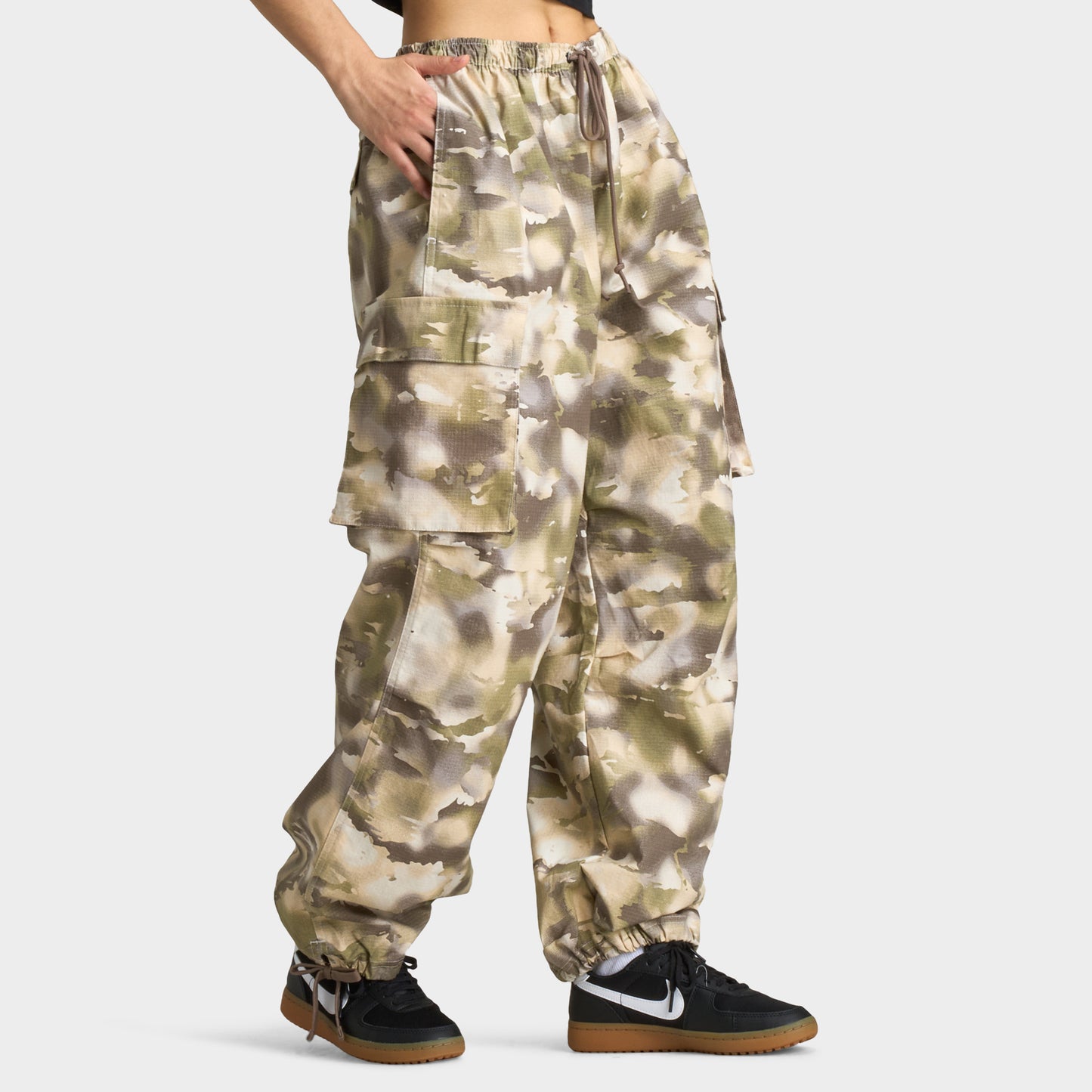 Nike Sportswear Femme Pantalon Camo Cargo Pants Light Orewood Brown / Sail