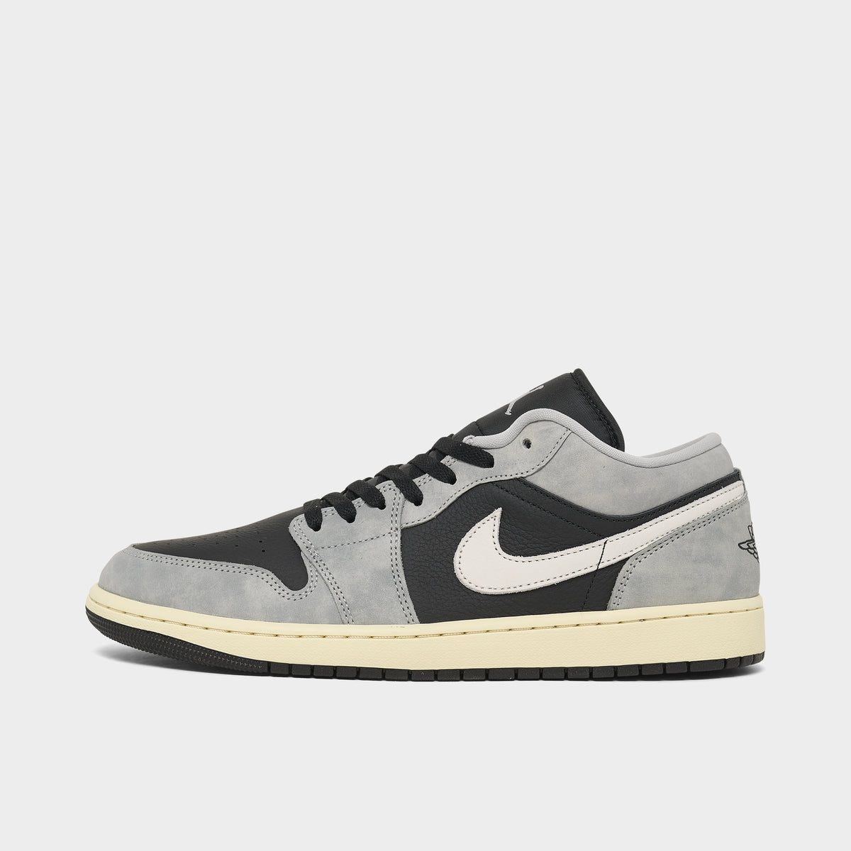 靴 Nike Air Jordan 1 Low Light Grey Sail Jordan 1 Low Light Smoke Grey (2025) On Feet - YouTube