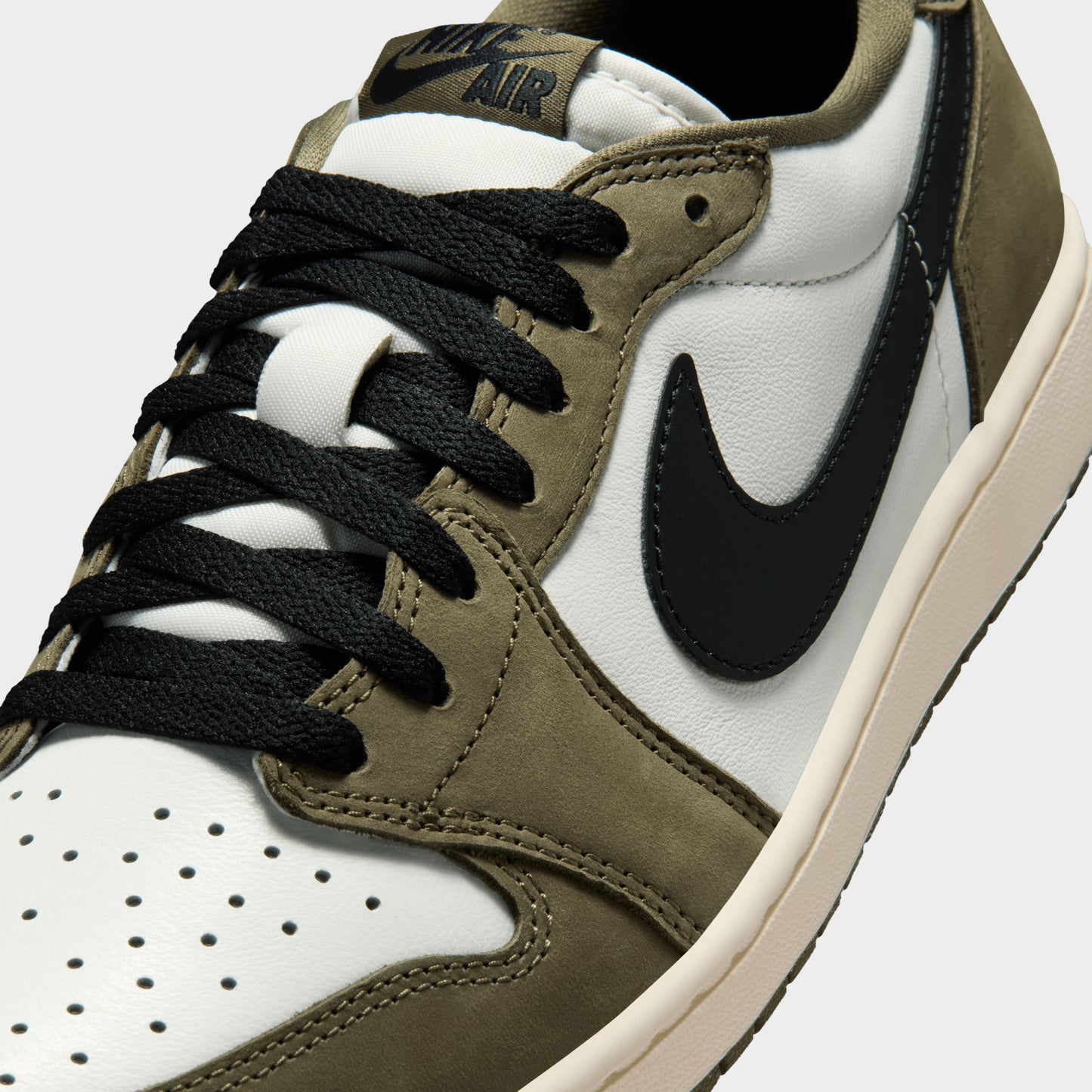 Jordan 1 Retro Low Medium Olive / Black - Summit White