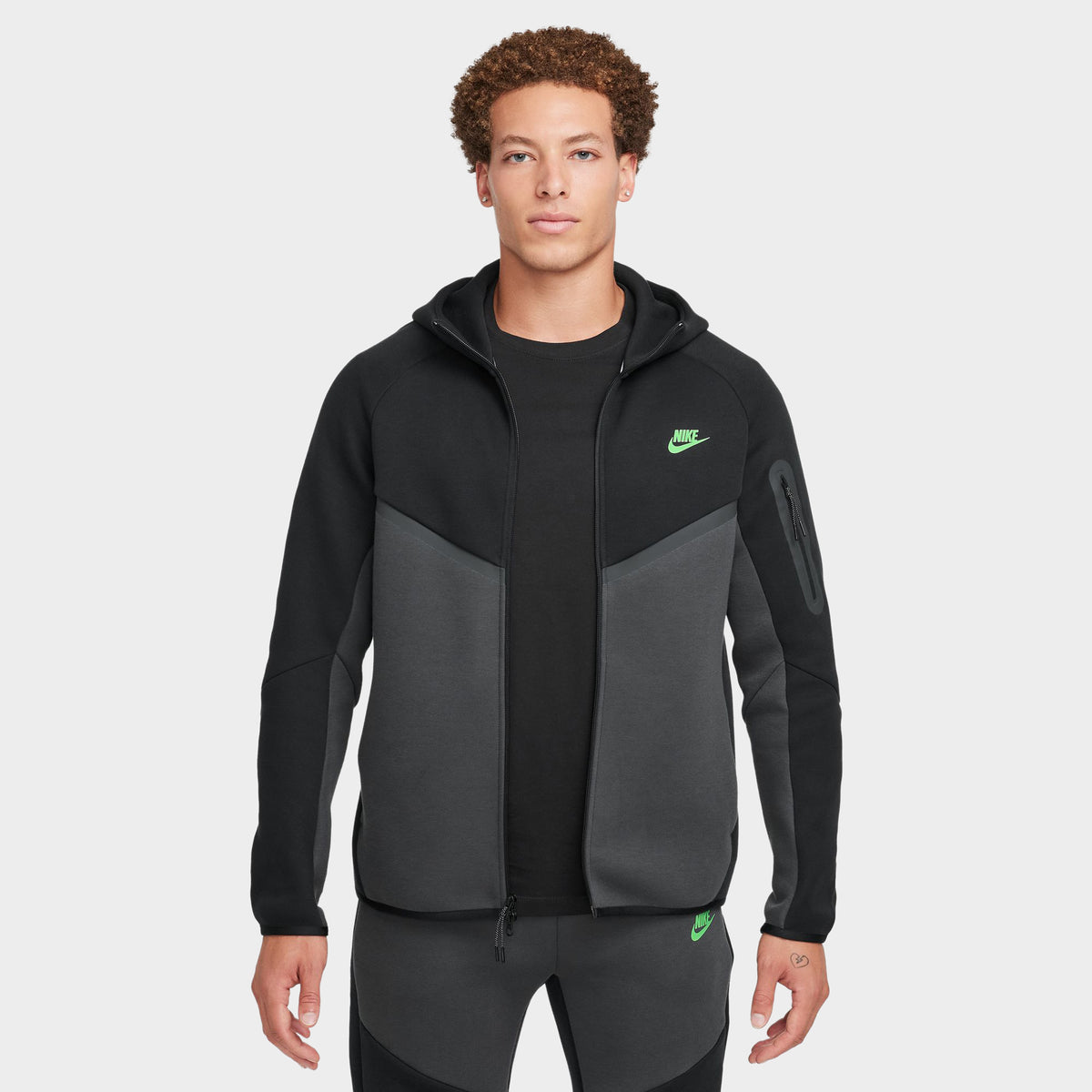 Nike pullover tech fleece hot sale