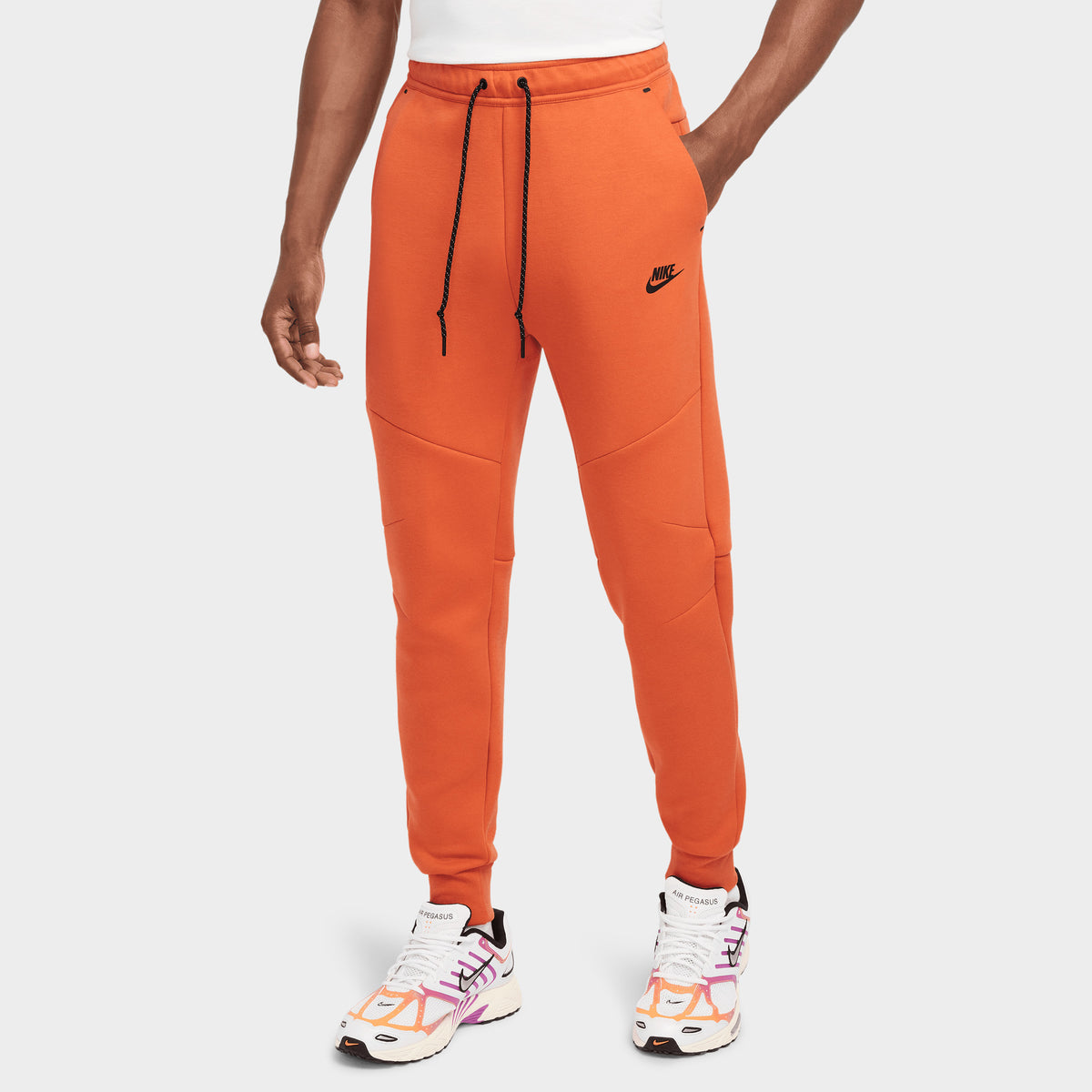 Nike sportswear tech fleece joggers plum chalk best sale