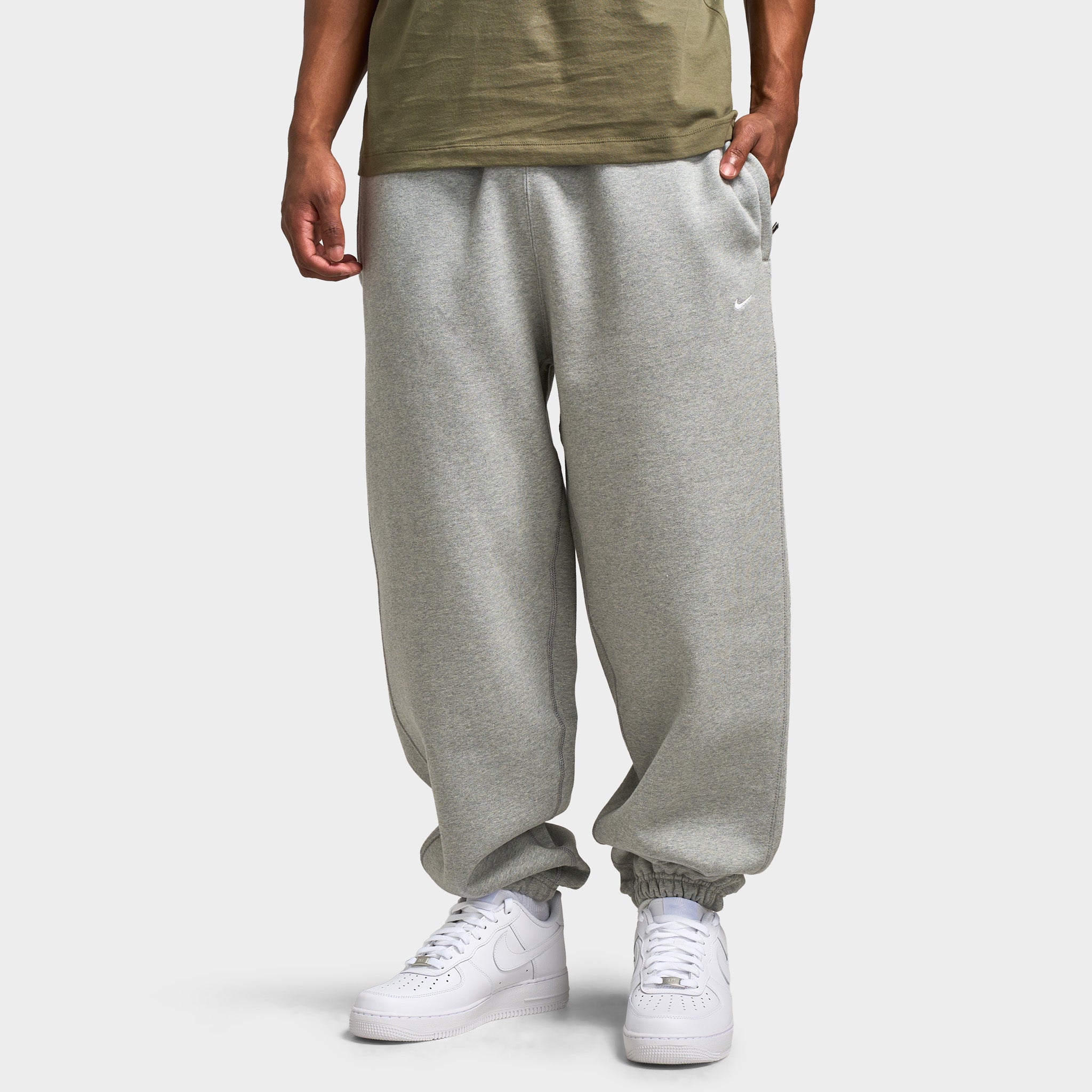 Nike Solo Swoosh Fleece Pants Dark Heather Grey / White – JD