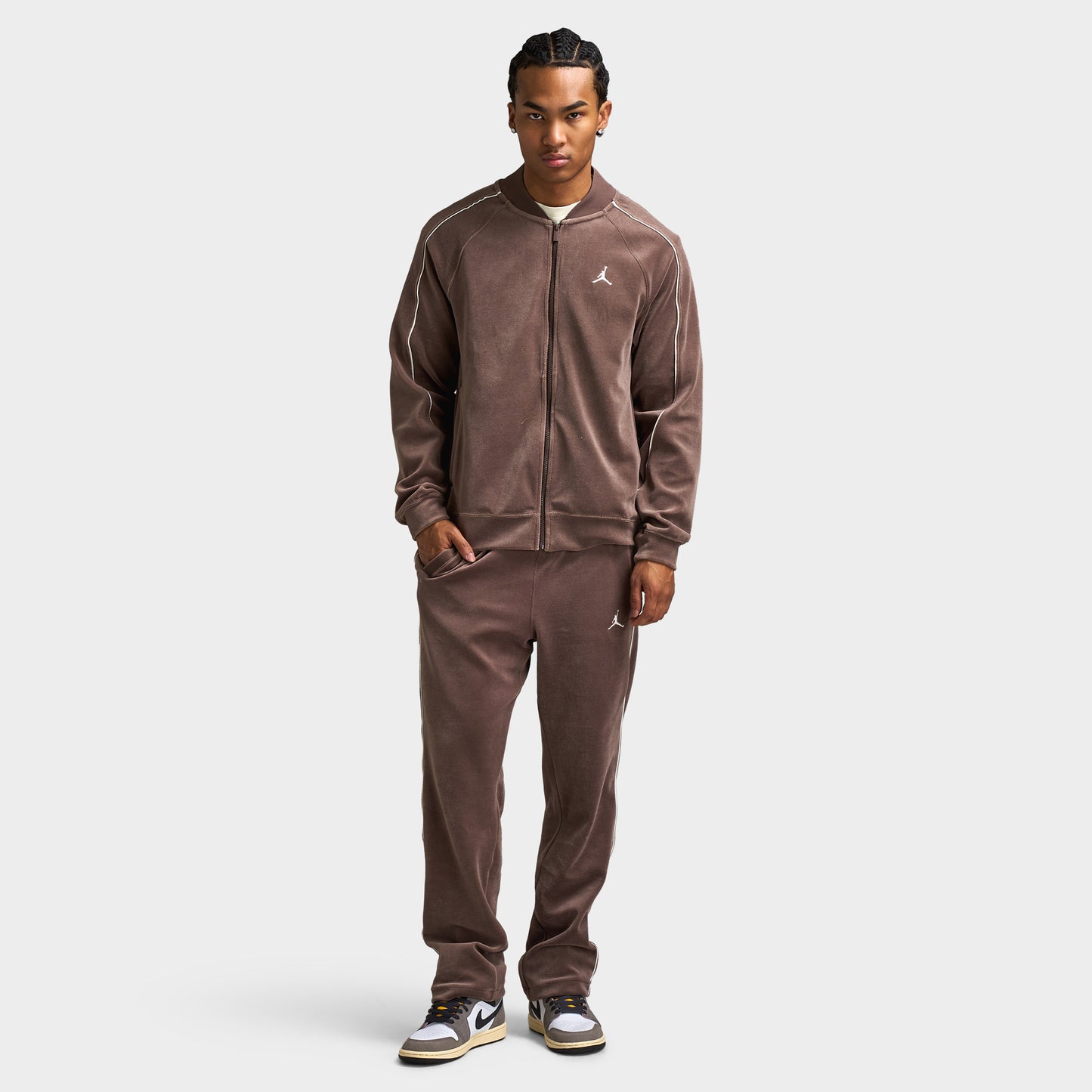 Jordan Men's Brooklyn Track Pants / Brown