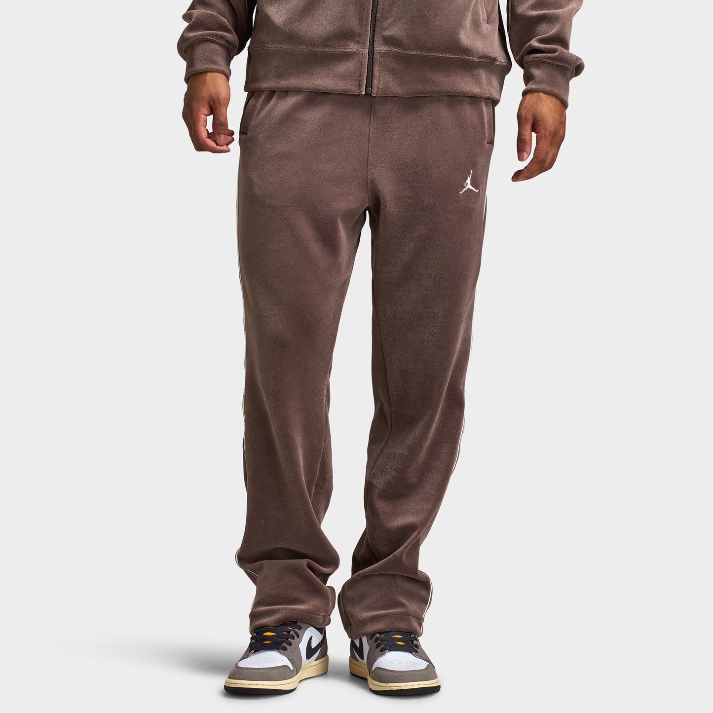 Jordan Men's Brooklyn Track Pants / Brown