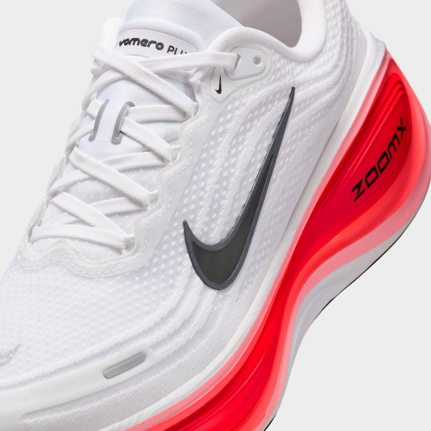 Nike Vomero Plus Blanc / Noir - Cramoisi vif