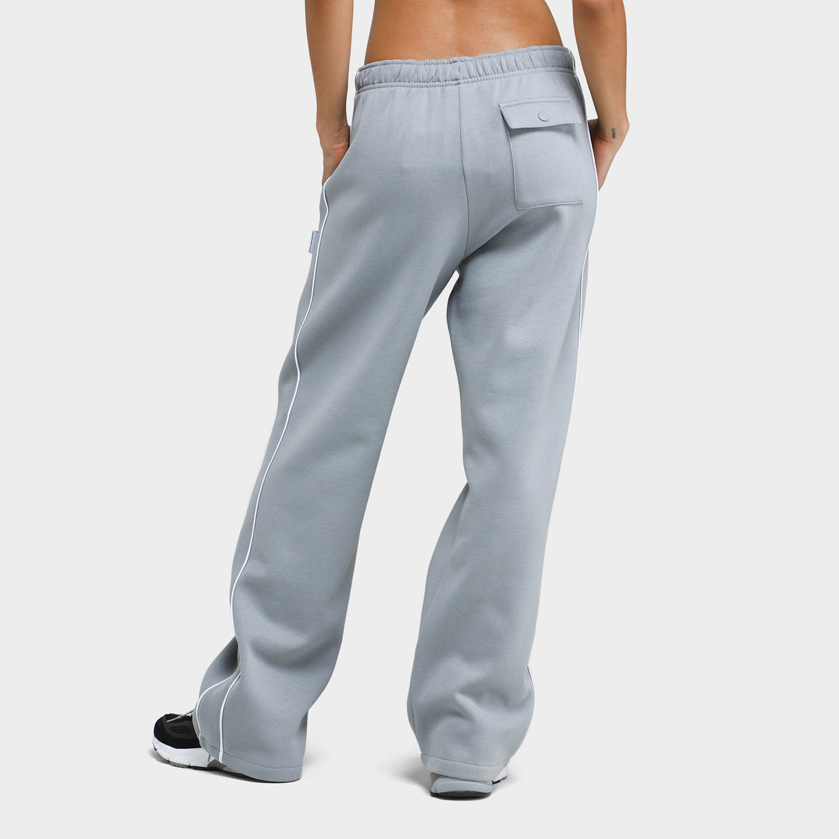 Jd sports womens joggers sale hotsell