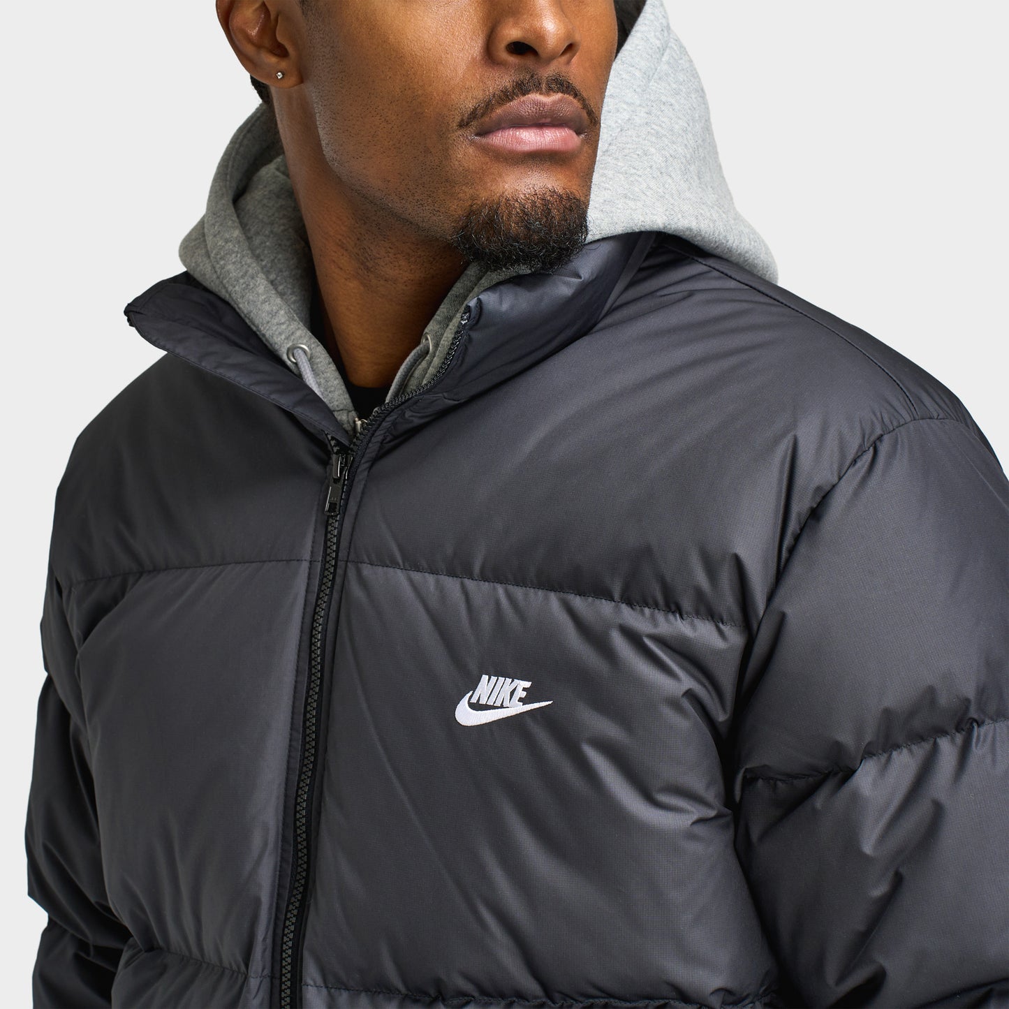 Nike Sportswear Club Therma-FIT Puffer Jacket Black / White