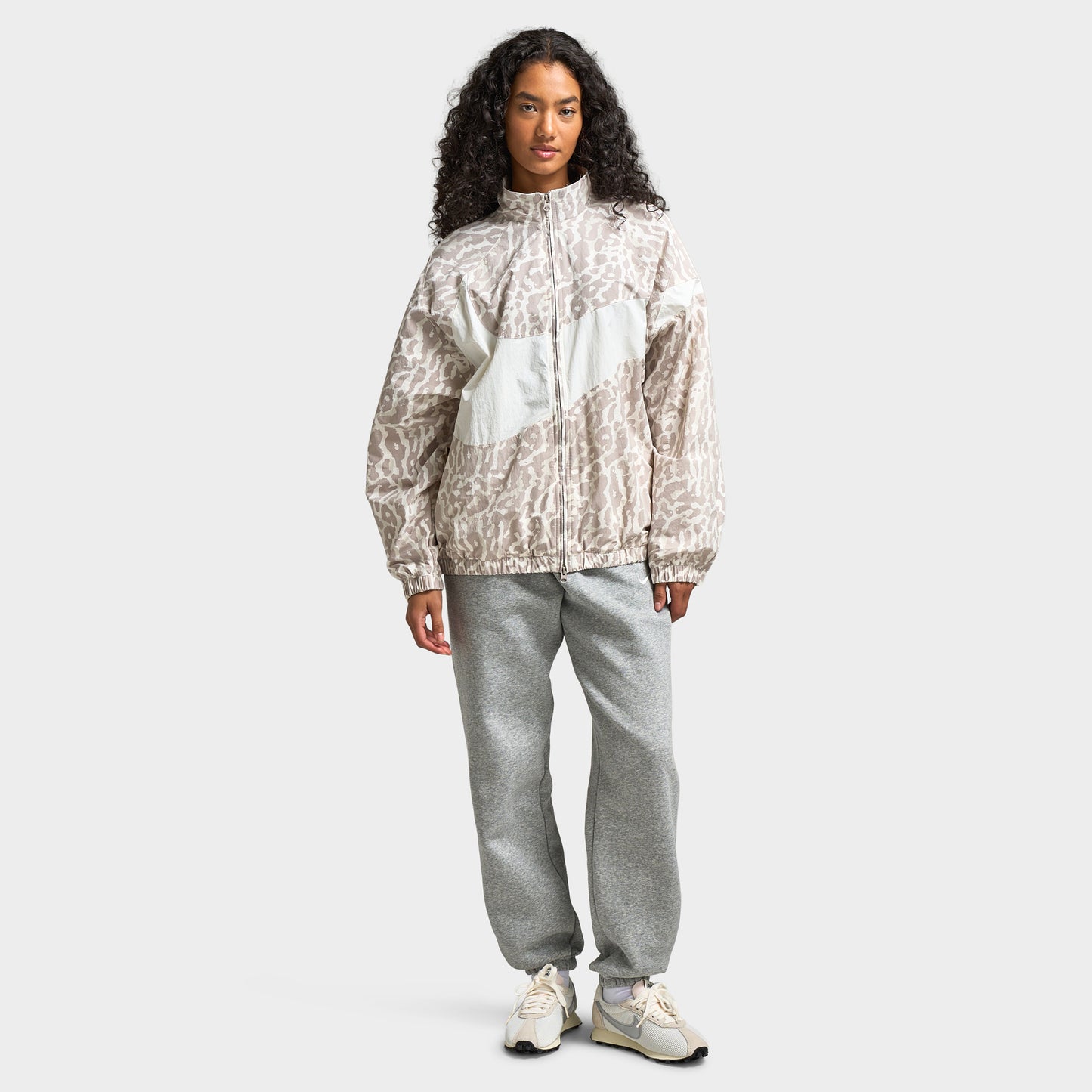 Nike Sportswear Femmes Veste Trend Woven HBR à imprimé intégral Gris collège / Voile
