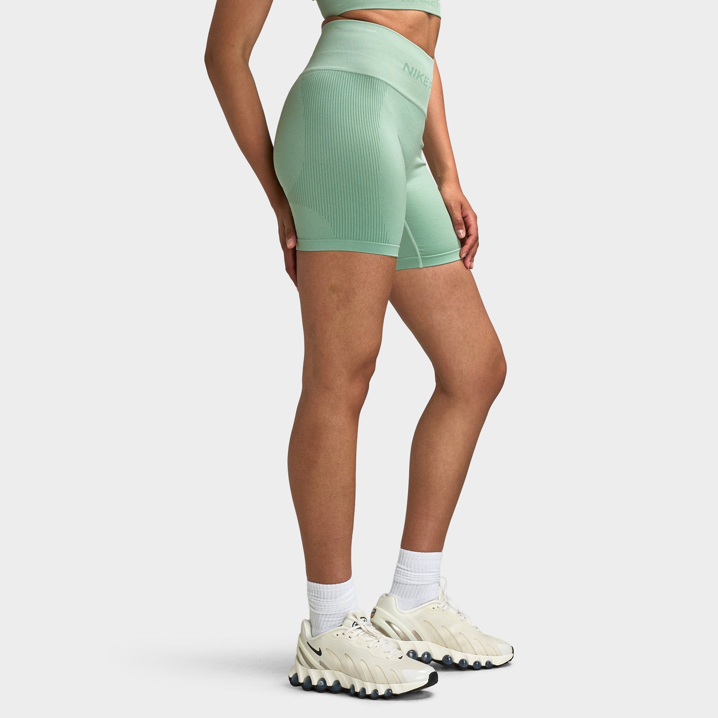 Nike Women's Seamless High Rise 5" Shorts / Steam