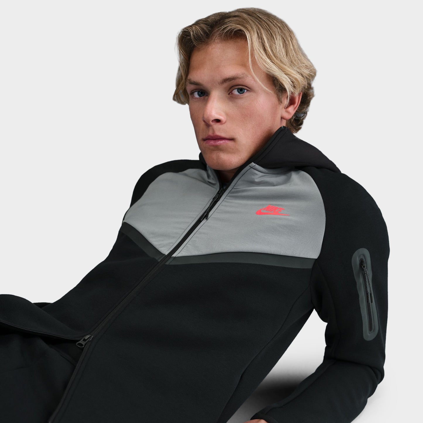 Nike Tech Fleece Full Zip Windrunner Chandail à Capuchon Noir / Gris Fumé - Cramoisi Vif