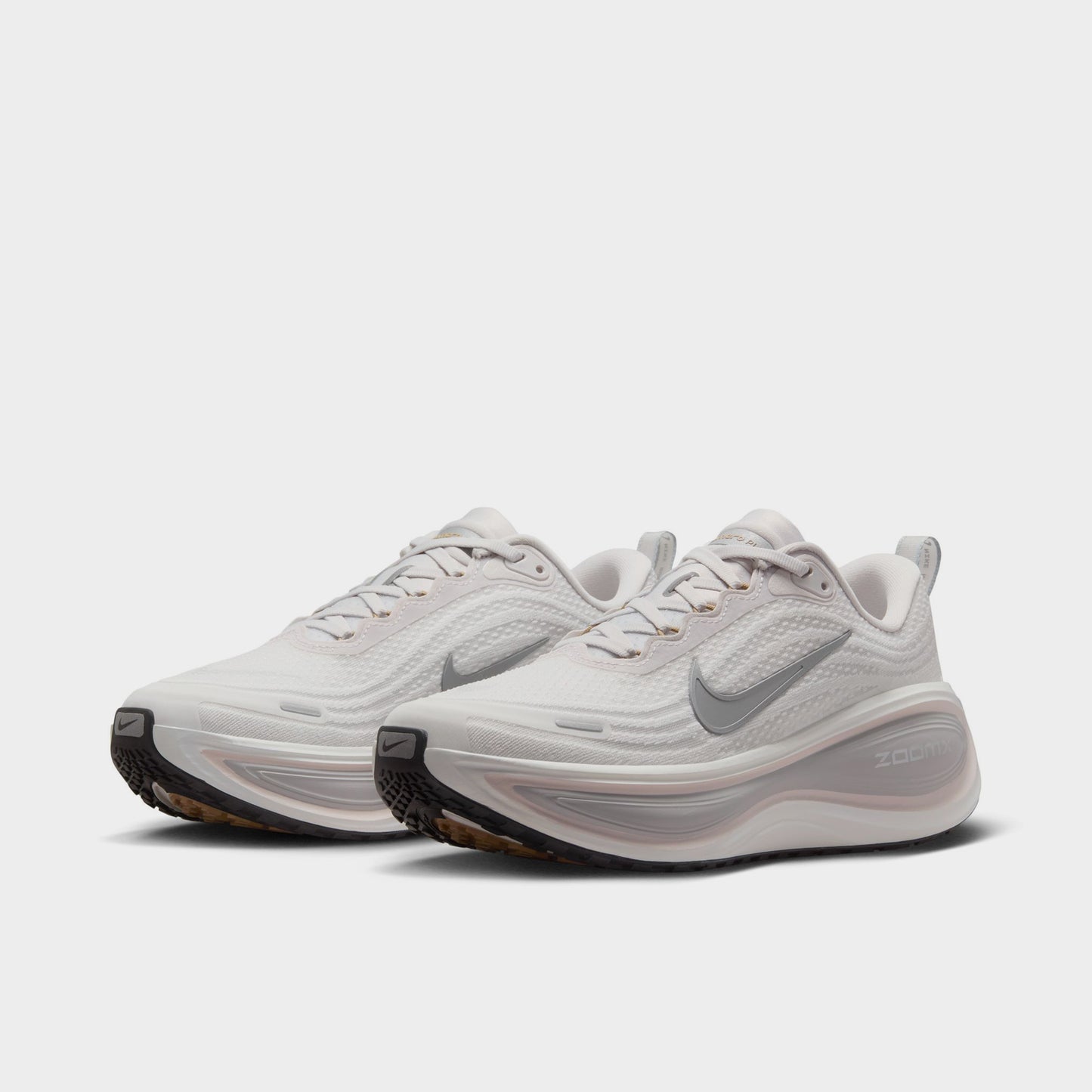 Nike Vomero Plus Femmes Gris Vast / Argent Métallique - Blanc Off