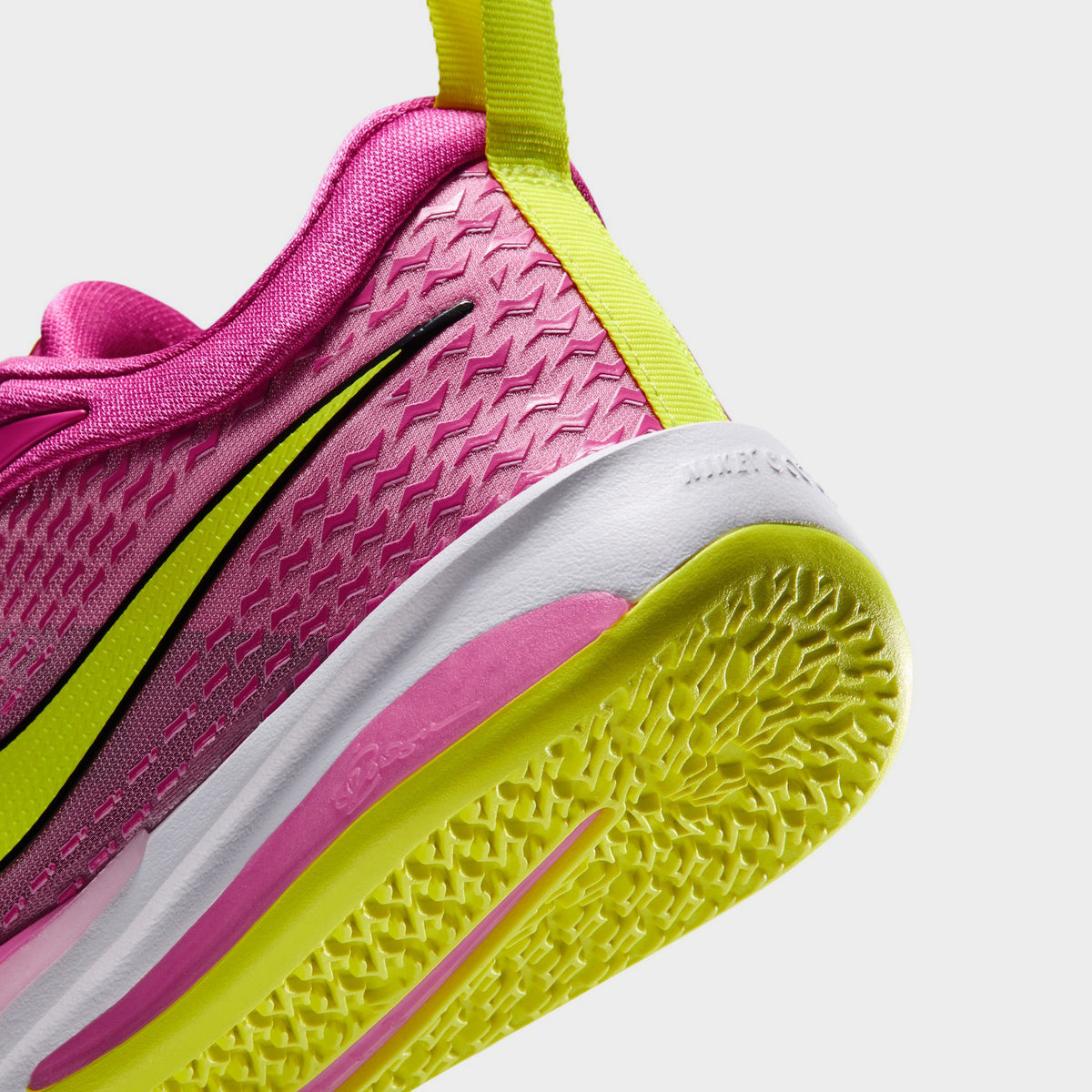 Nike Sabrina 4 GS Desert Pink / Lemon Venom - Pink Rise