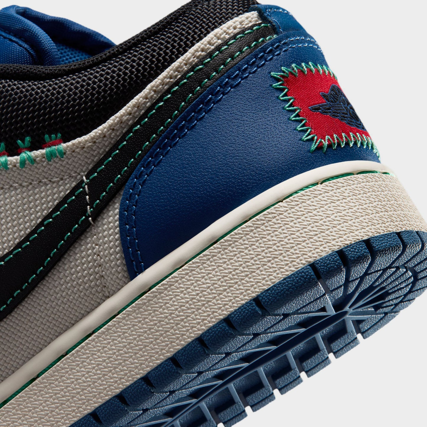 Jordan 1 Low SE GS True Blue / Black - University Red
