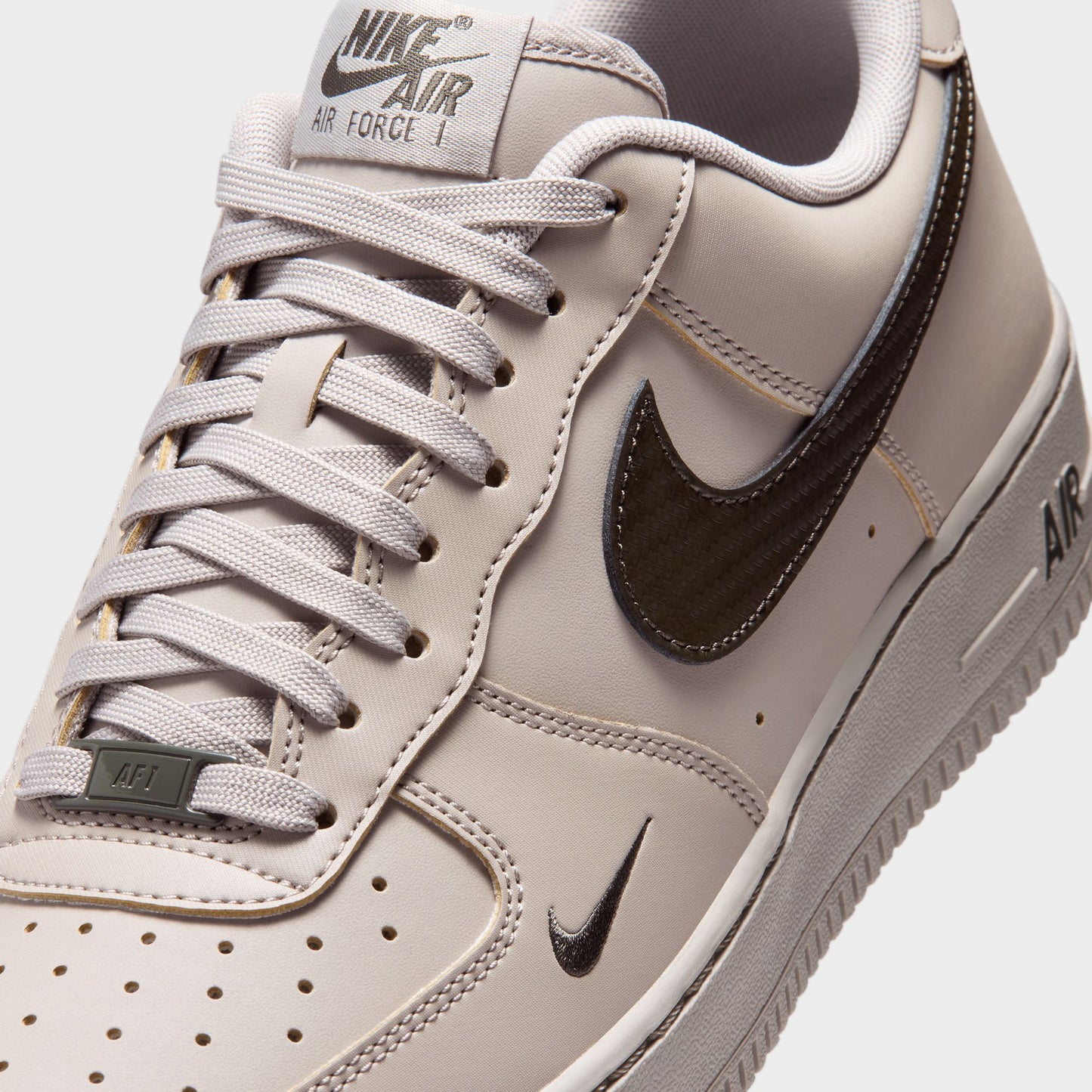 Nike Air Force 1 '07 Gris Universitaire / Imprimé Journal