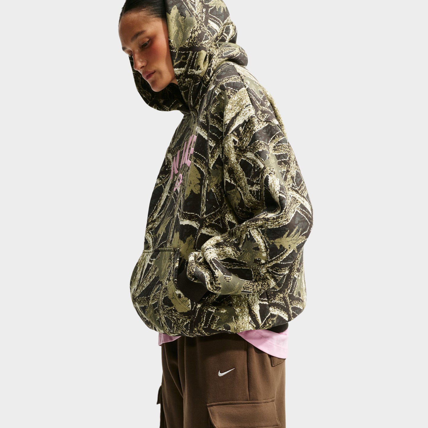 Nike Femme Studio Fleece OS PO Chandail à Capuchon ST Camo / Camo Vert - Rose Vif