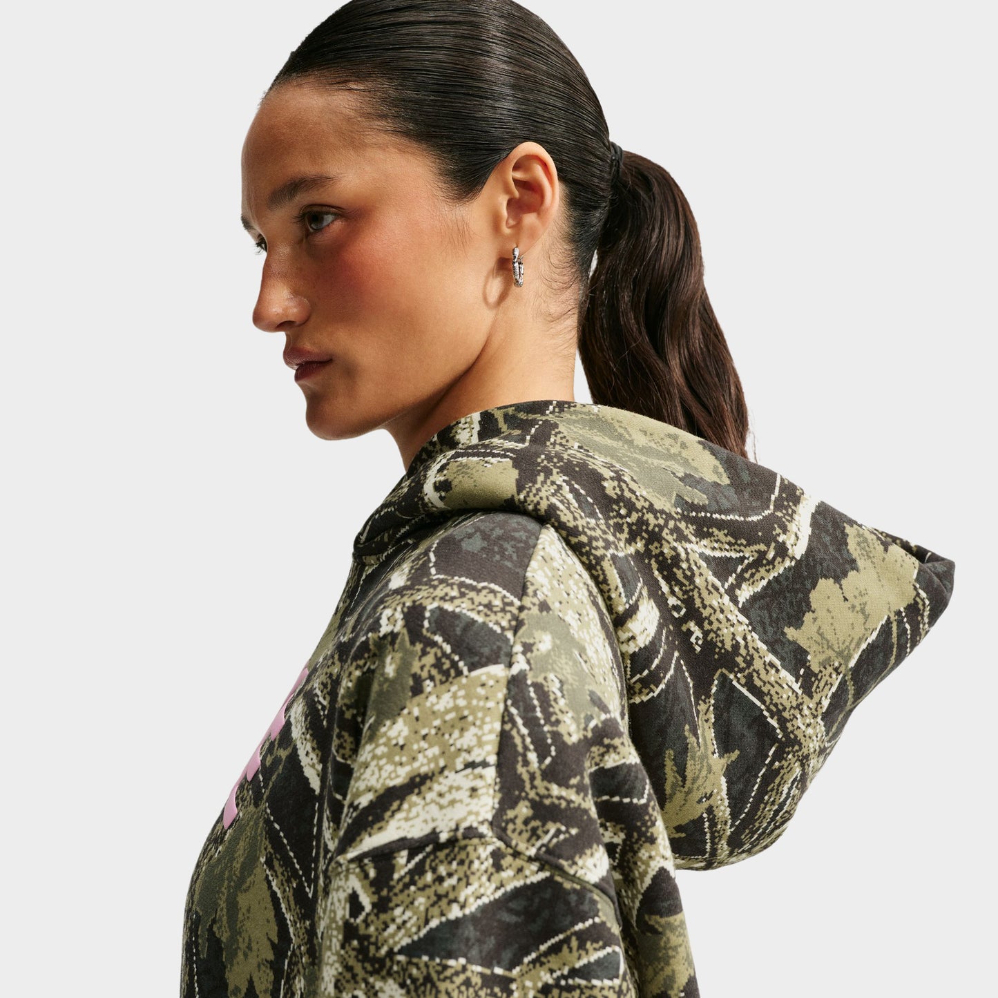 Nike Femme Studio Fleece OS PO Chandail à Capuchon ST Camo / Camo Vert - Rose Vif