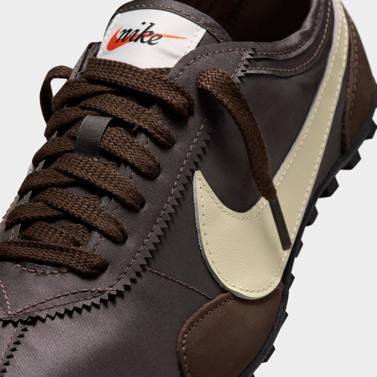 Nike Moon Shoe OG pour femmes Brun baroque / Cachemire - Noir