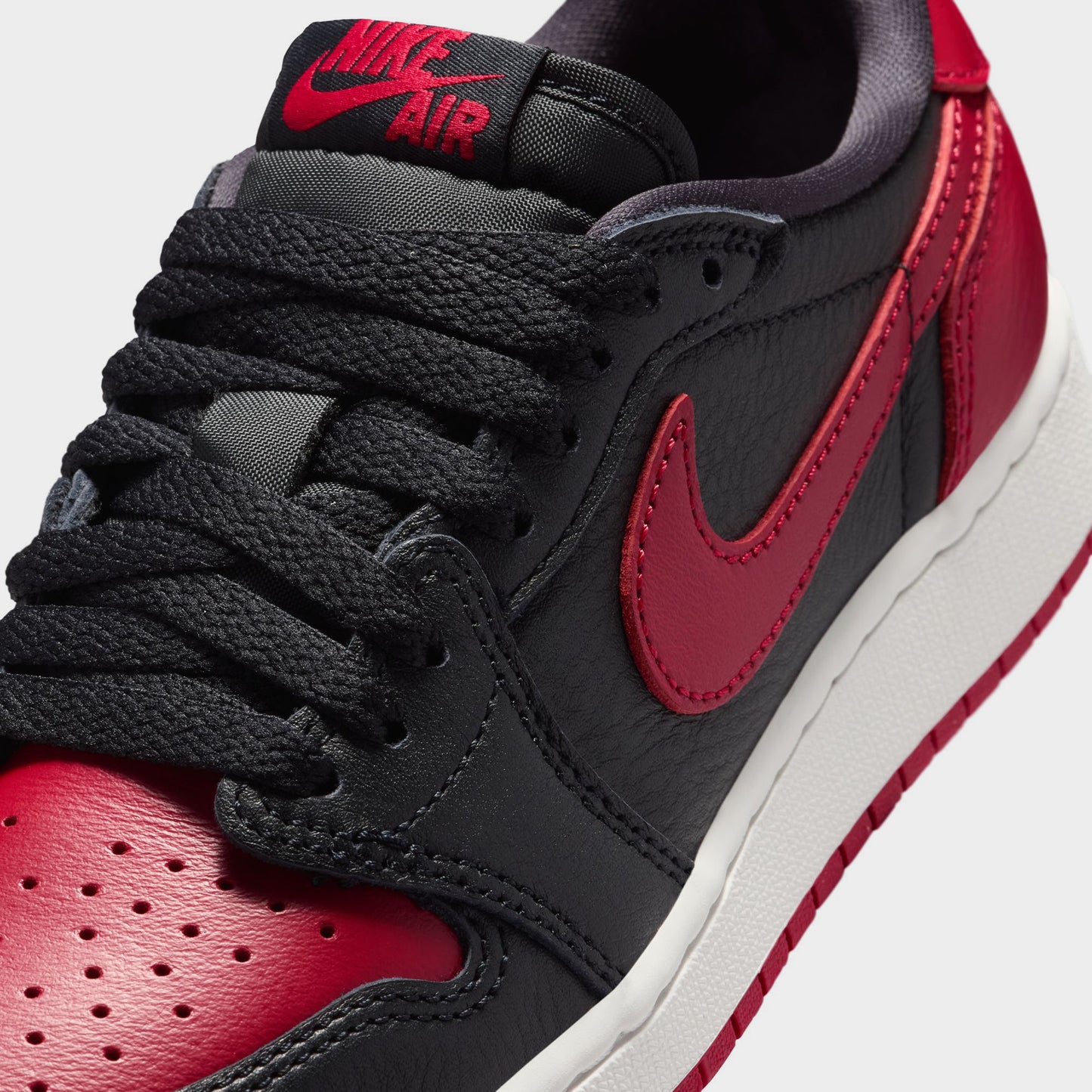 Jordan 1 Low OG Retro GS Noir / Noir - Rouge Varsity