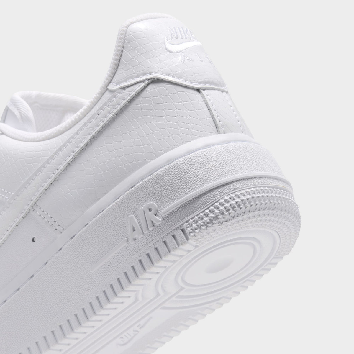Nike Femme Air Force 1 Blanc / Blanc – Argent métallisé