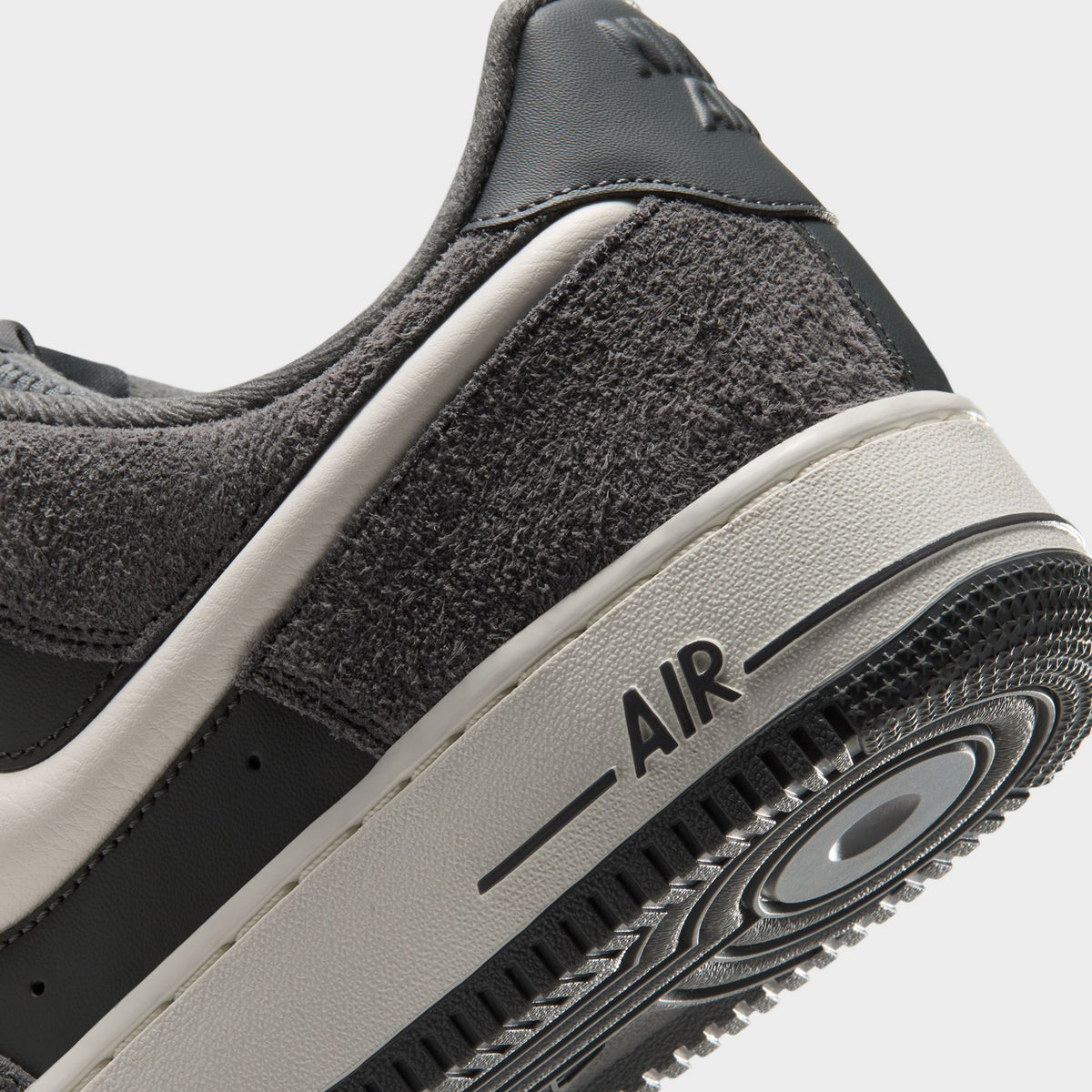 Nike Air Force 1 '07 LV8 Gris Fer / Voile