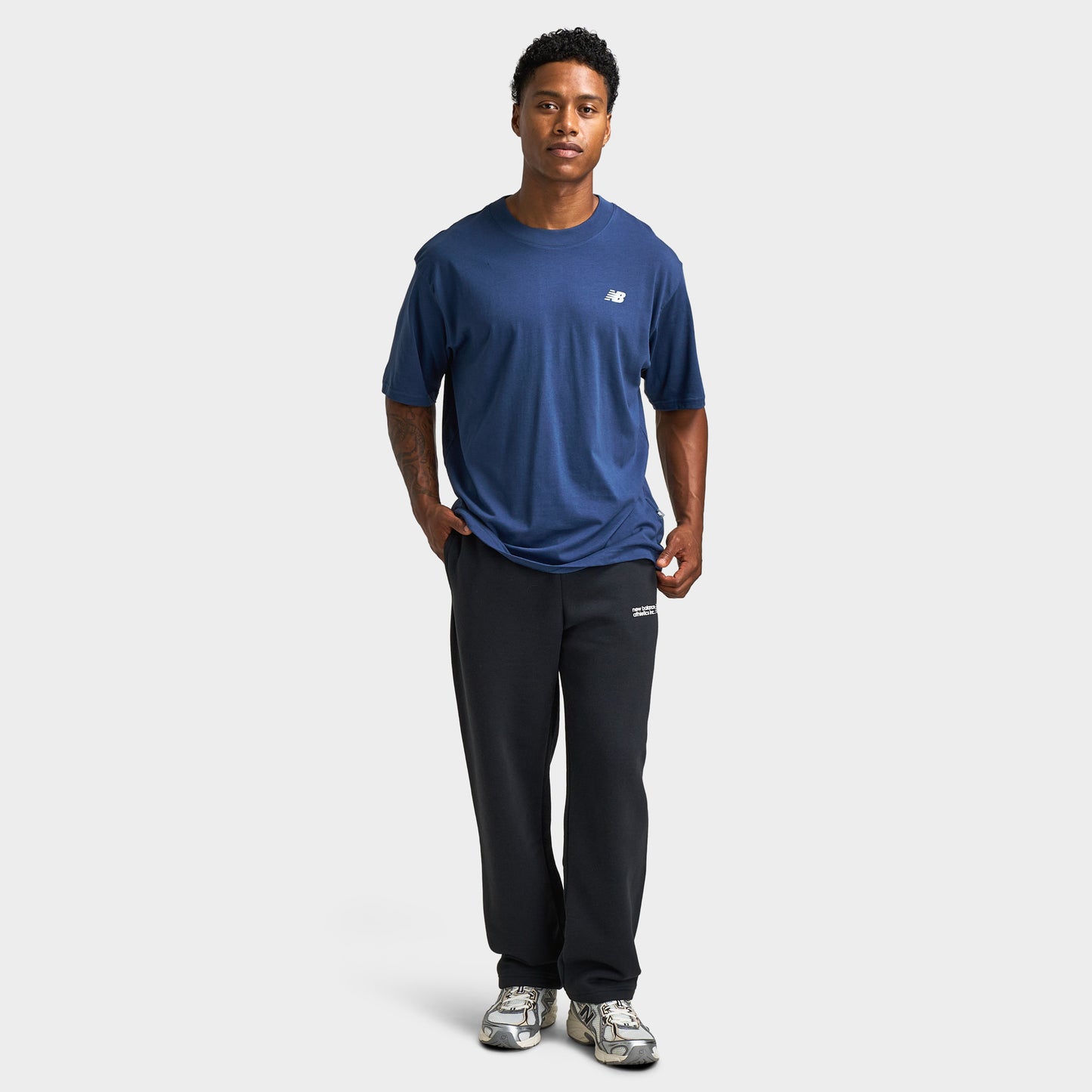 New Balance T-shirt graphique surdimensionné avec logo / Bleu marine