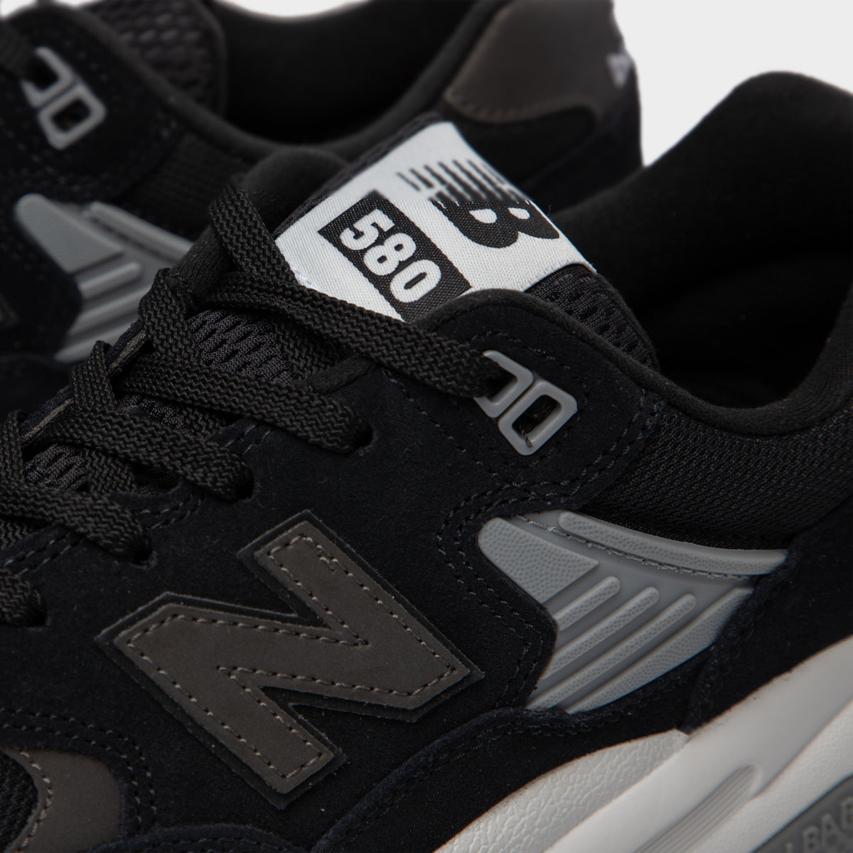 New Balance MT580ED2 Black / White