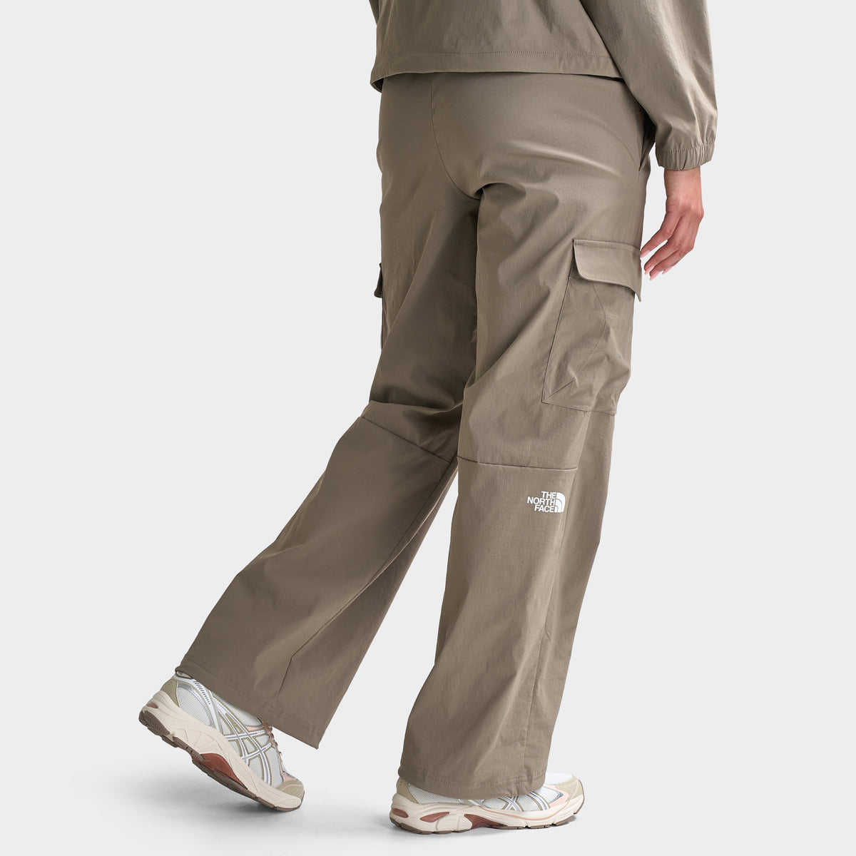 The North Face Women's Highwaist Cargo Pants / Brown | JD Sports