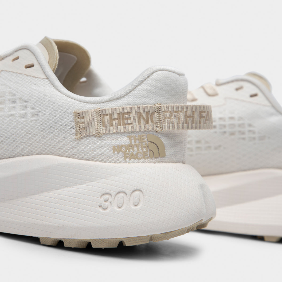 The North Face Women s Altamesa 300 White Dune White Dune JD Sports
