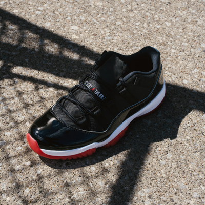 Jordan 11 Retro Low GS « Noir / Rouge universitaire - Blanc ». Magasinez les soldes pour enfants dès maintenant chez JD Sports.