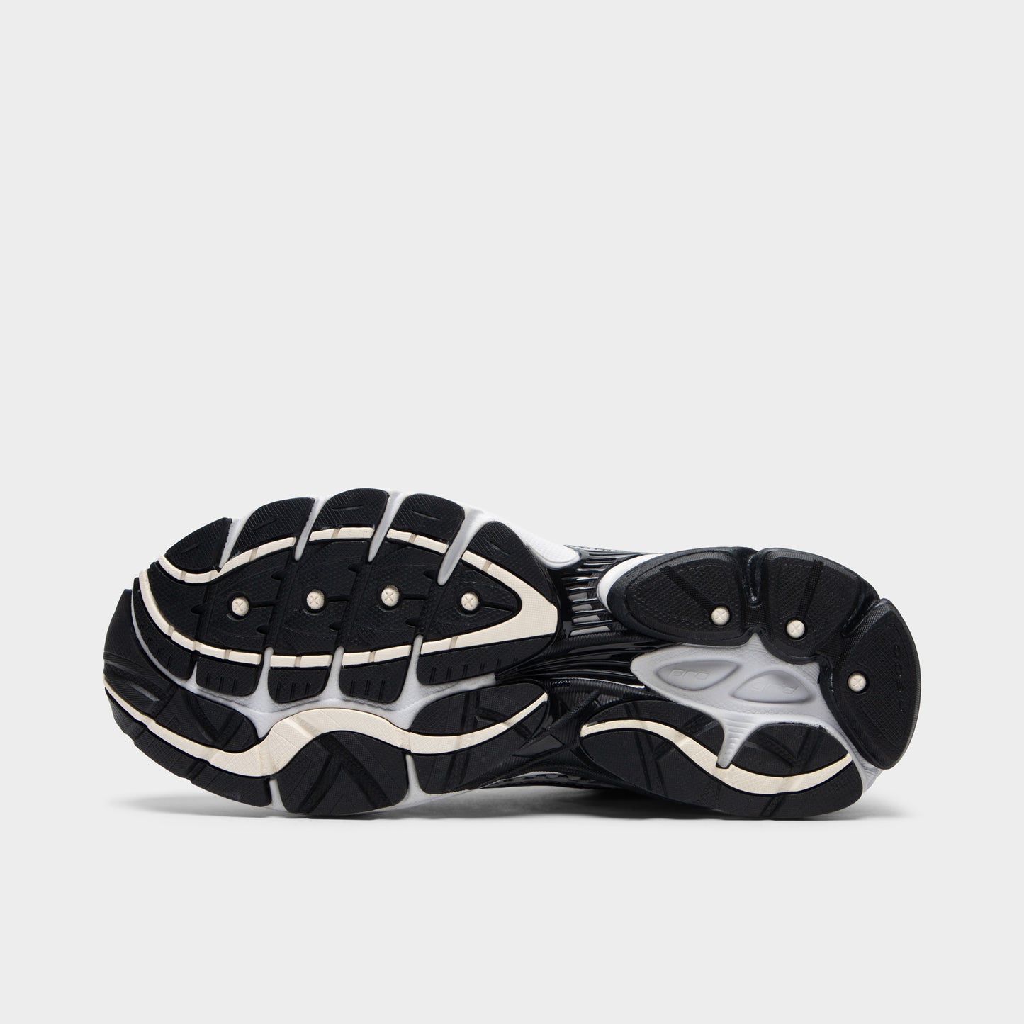 Saucony ProGrid Omni 9 Silver / Black - Gold